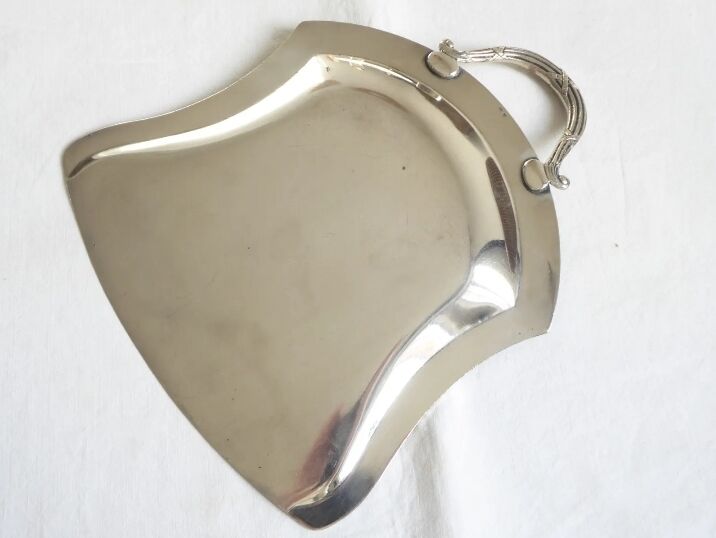 Silver metal crumb pick-up