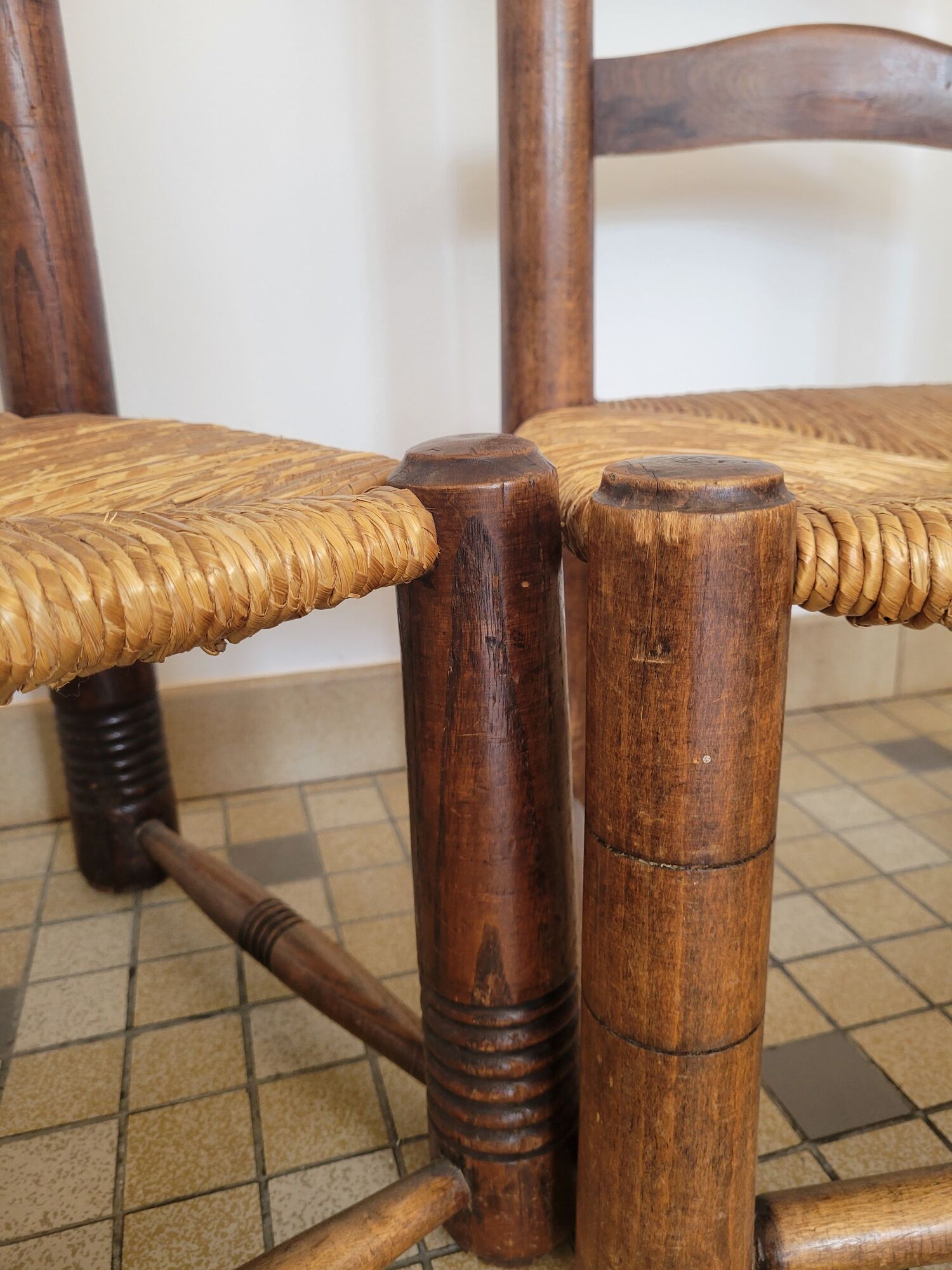 Duo de chaises de cheminée en bois et paille
