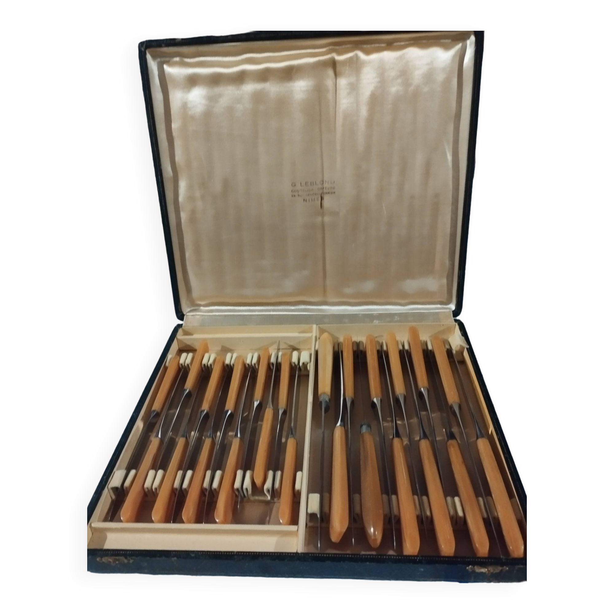 ménagère de couteaux en corne