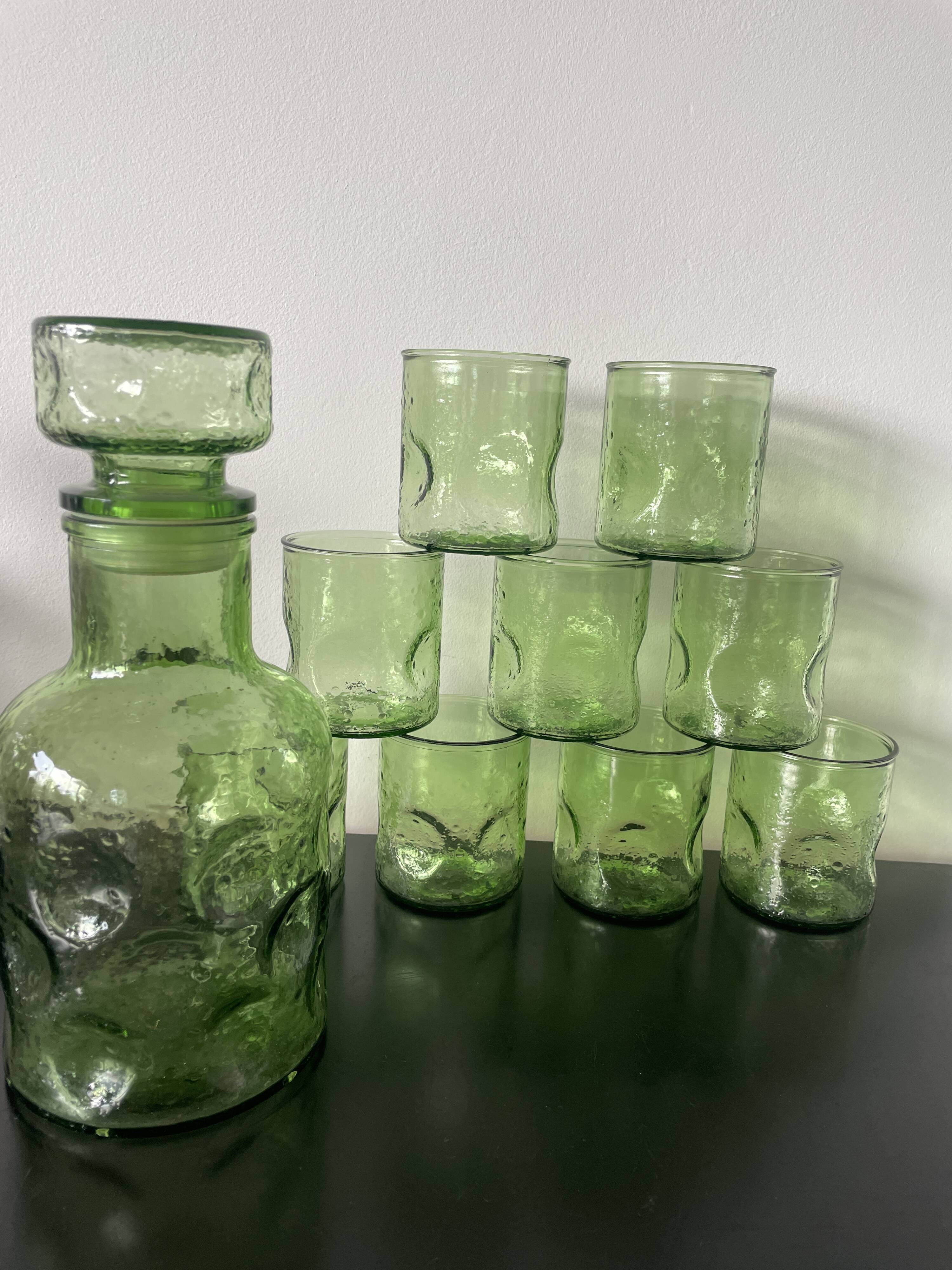 Set of carafe and 9 bubble glass glasses from the 70s