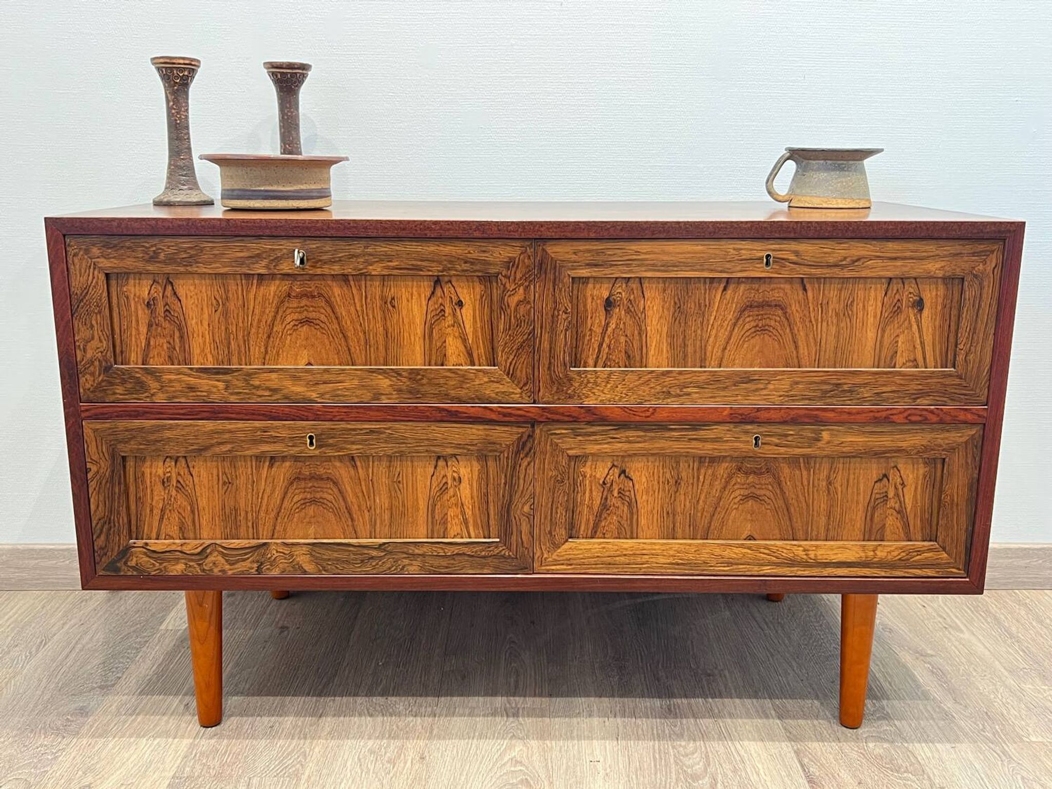 Meuble bas scandinave en palissandre de Rio