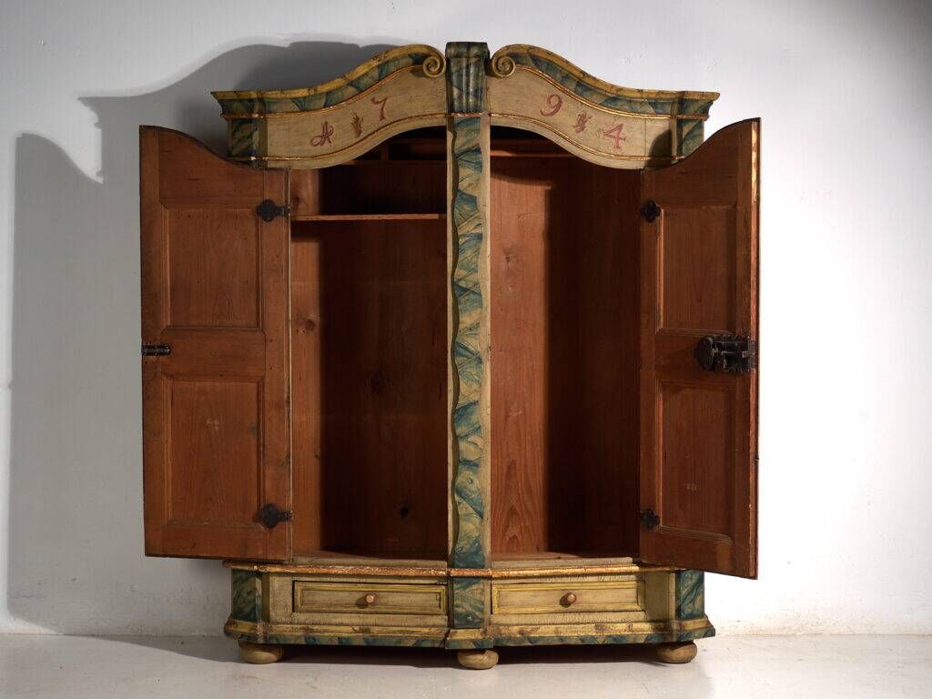 Antique baroque wardrobe painted in pine – Austro-Hungarian Empire, Year 1794