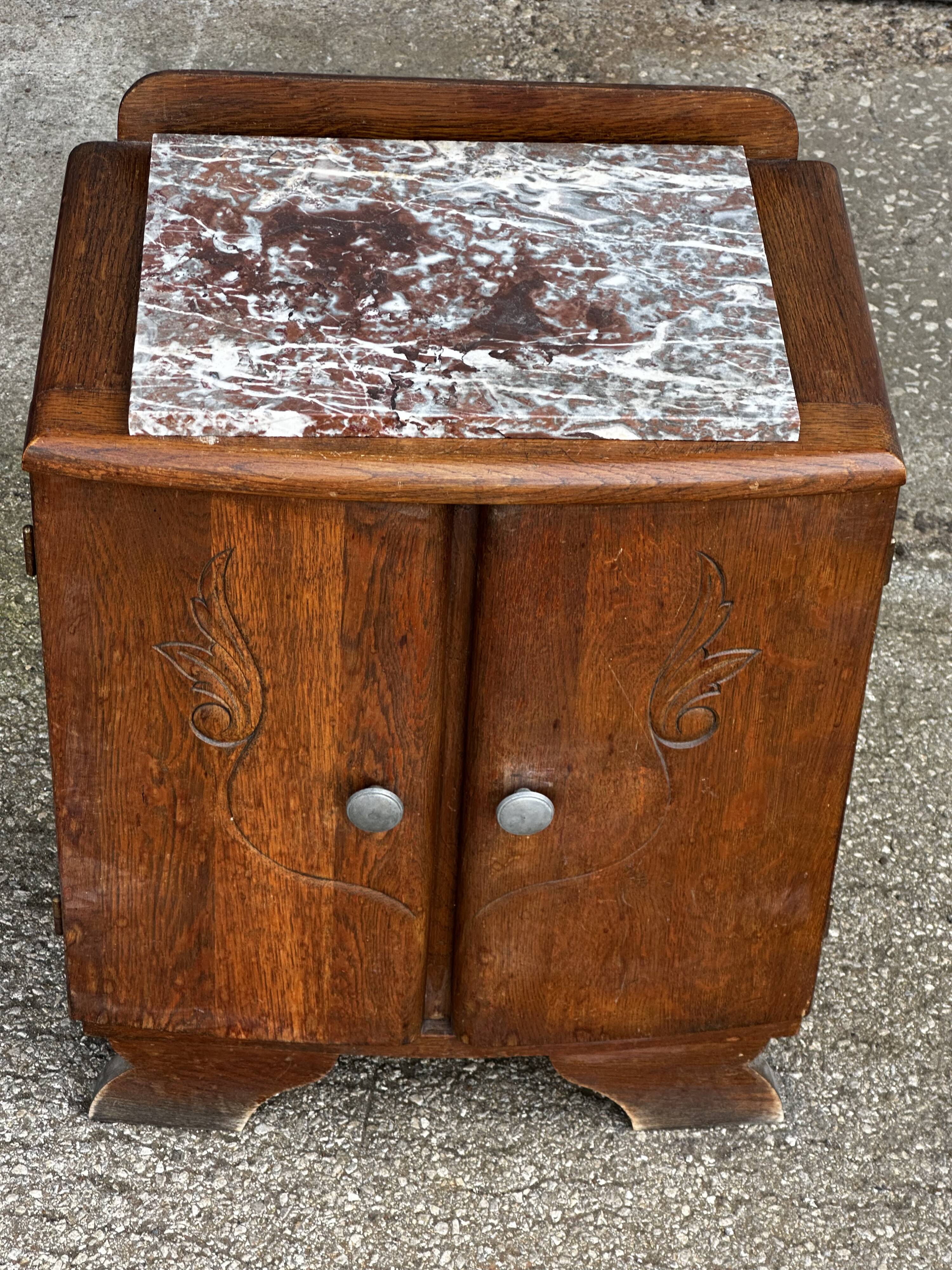 Table de chevet bois sculpté et marbre période Art-Deco
