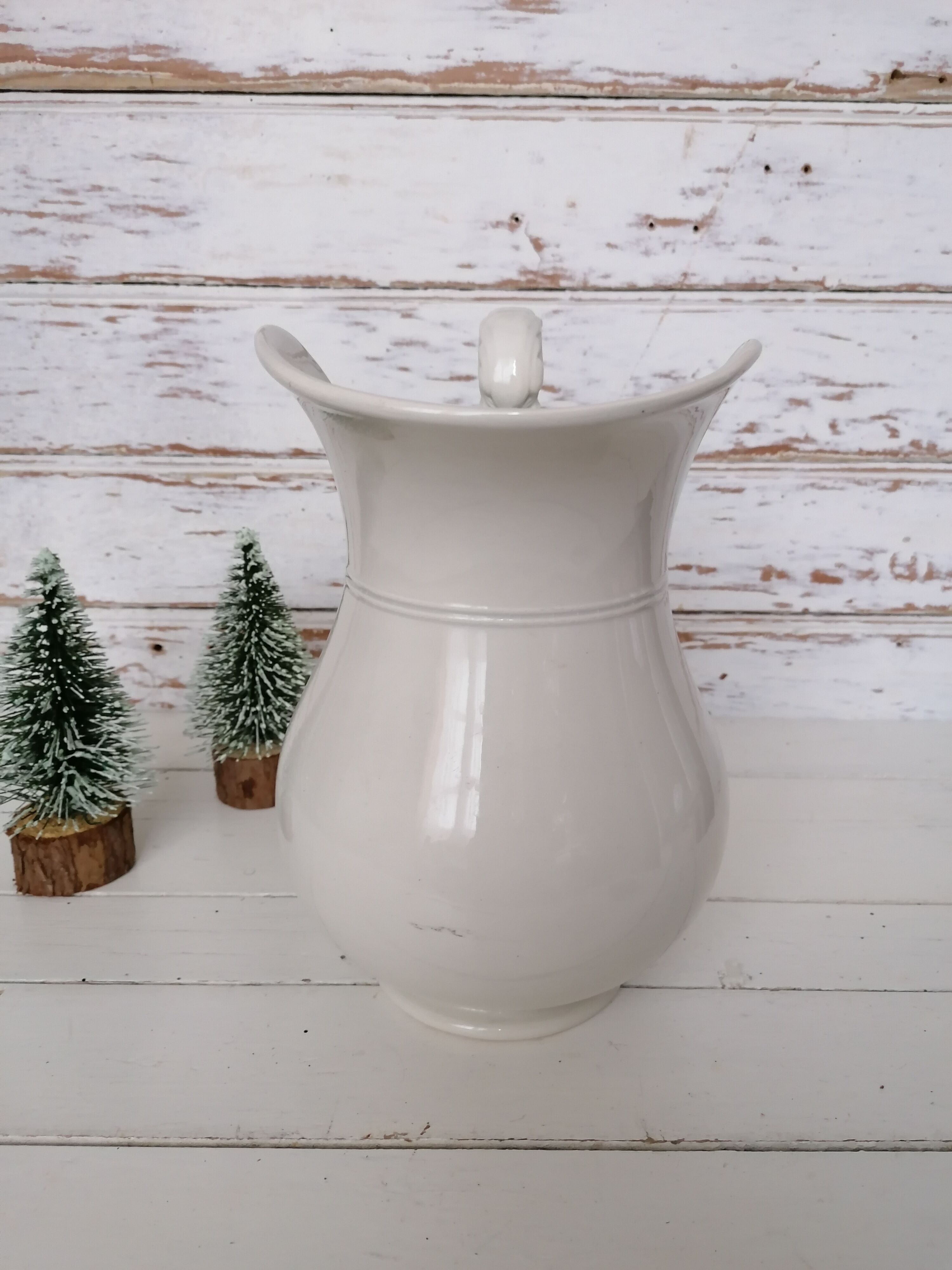 Pitcher in earthenware