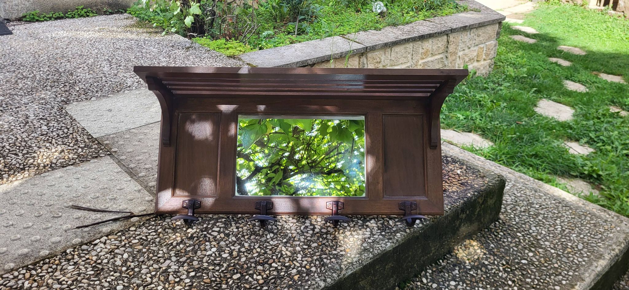 Entrance hall, wall-mounted coat rack