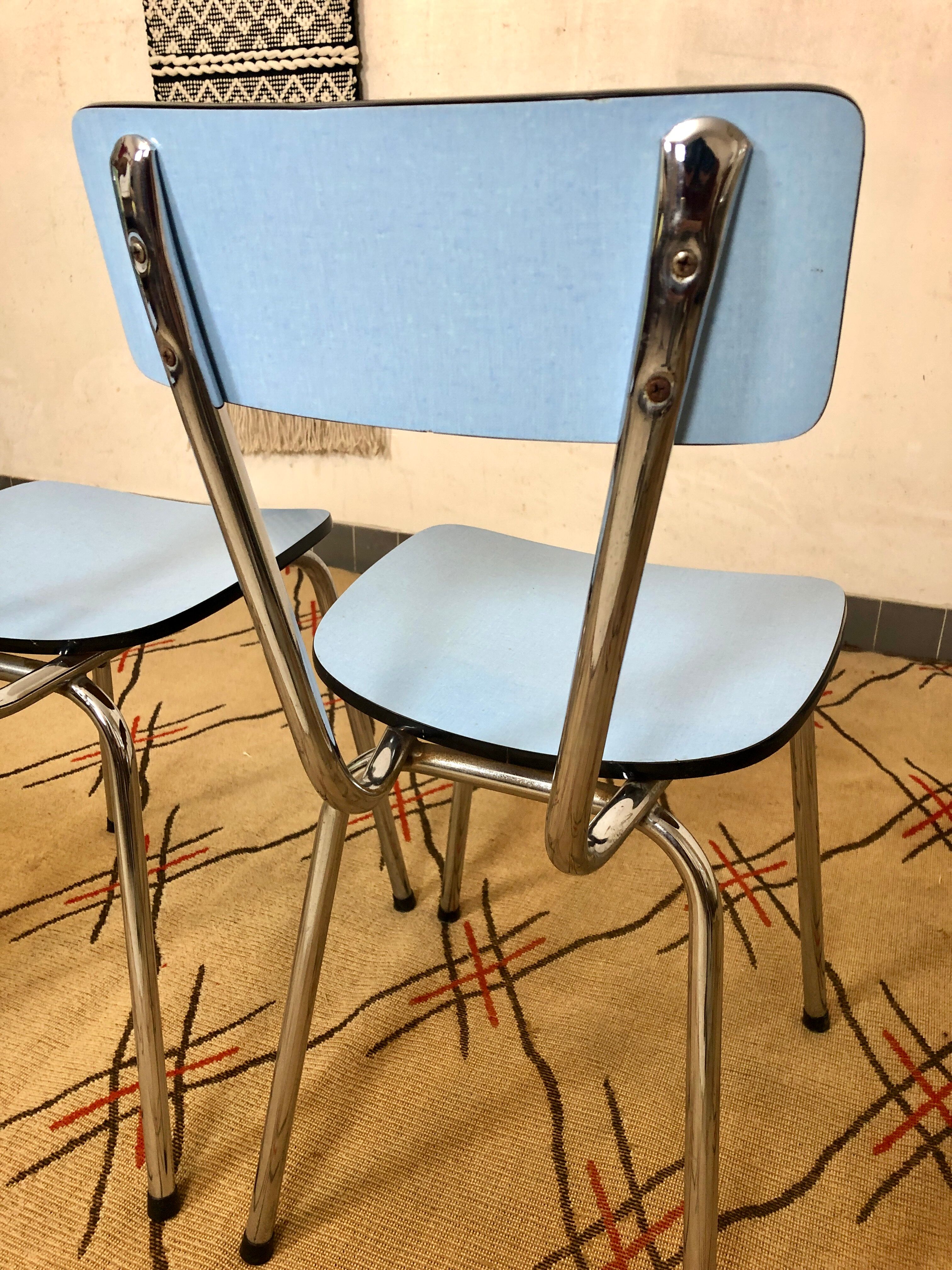 Ensemble de 2 chaises et 1 tabouret en formica