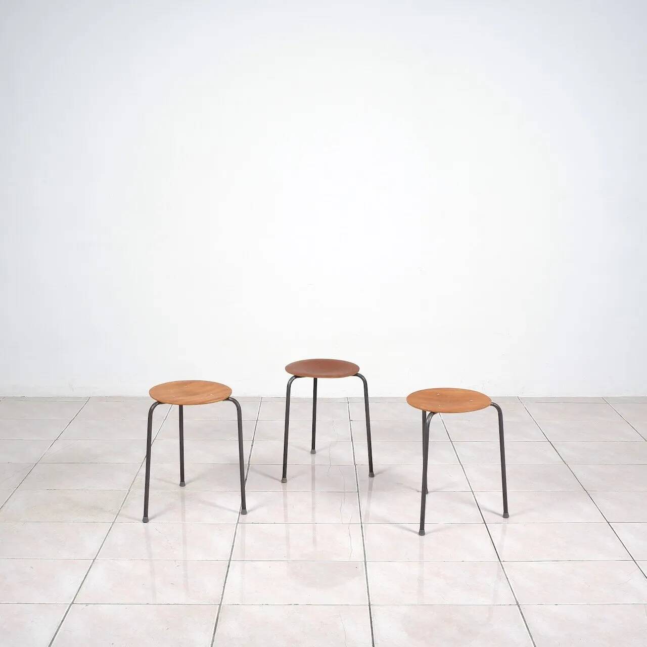 Stackable 3-legged stools in teak / metal