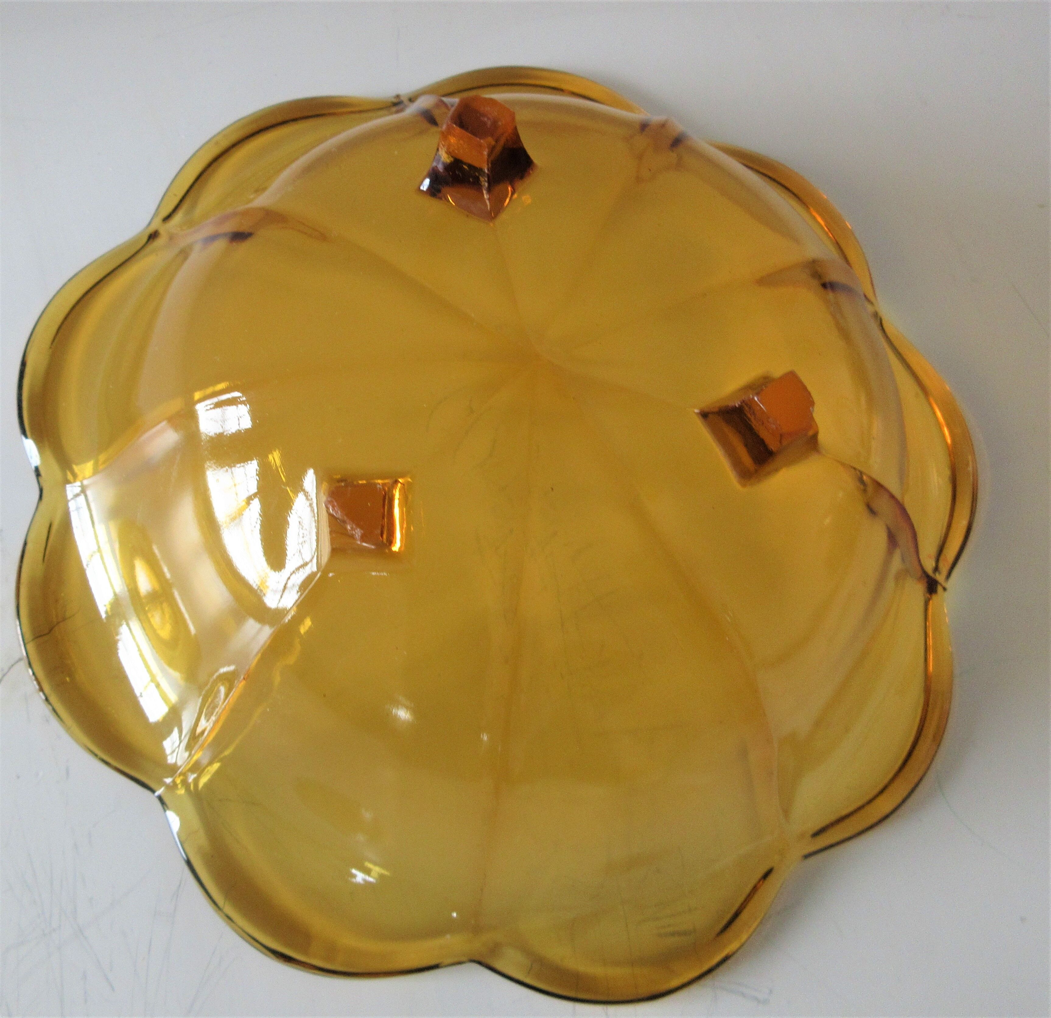 Cut/saladier tripod in the shape of amber-coloured flower