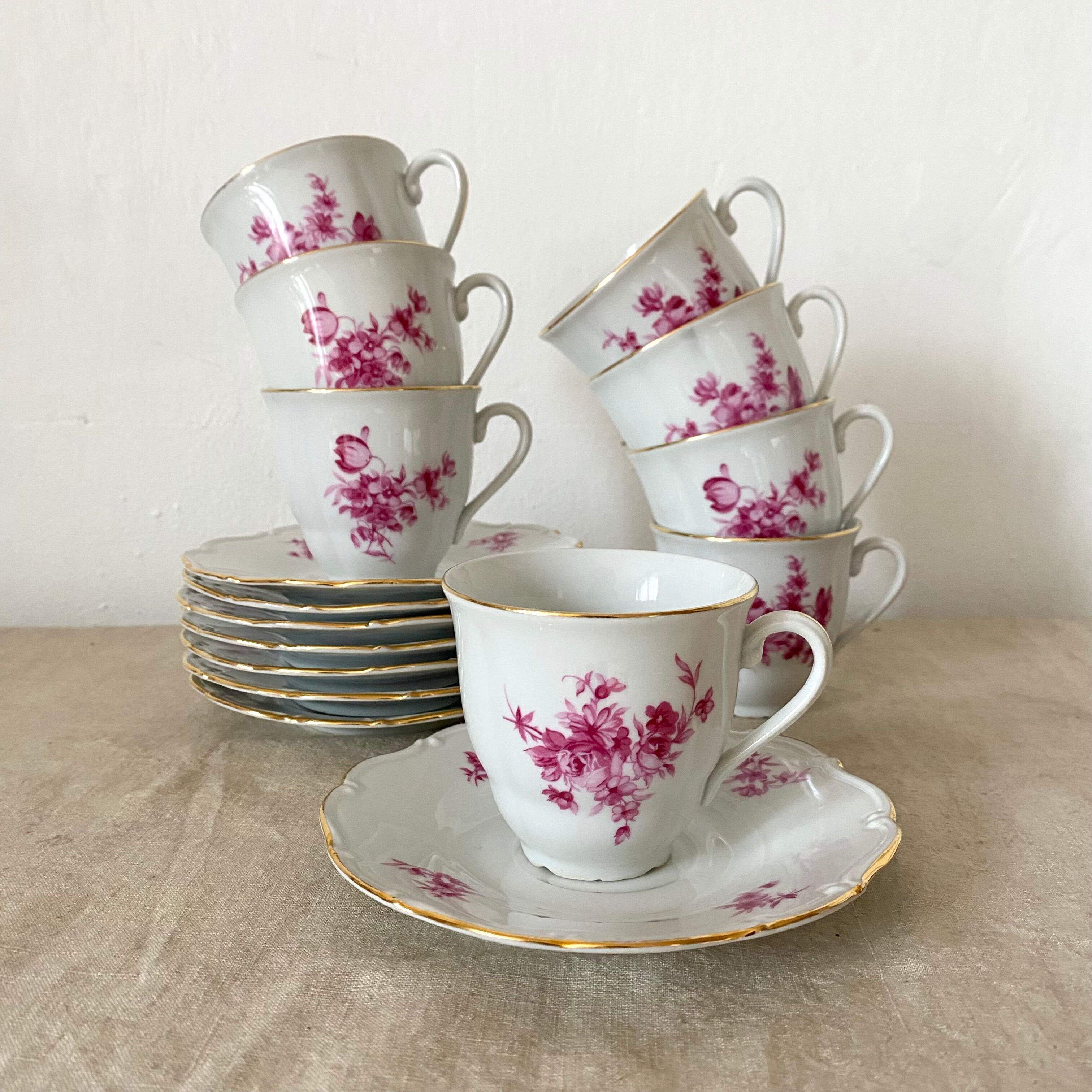 Tasses en porcelaine fleuries