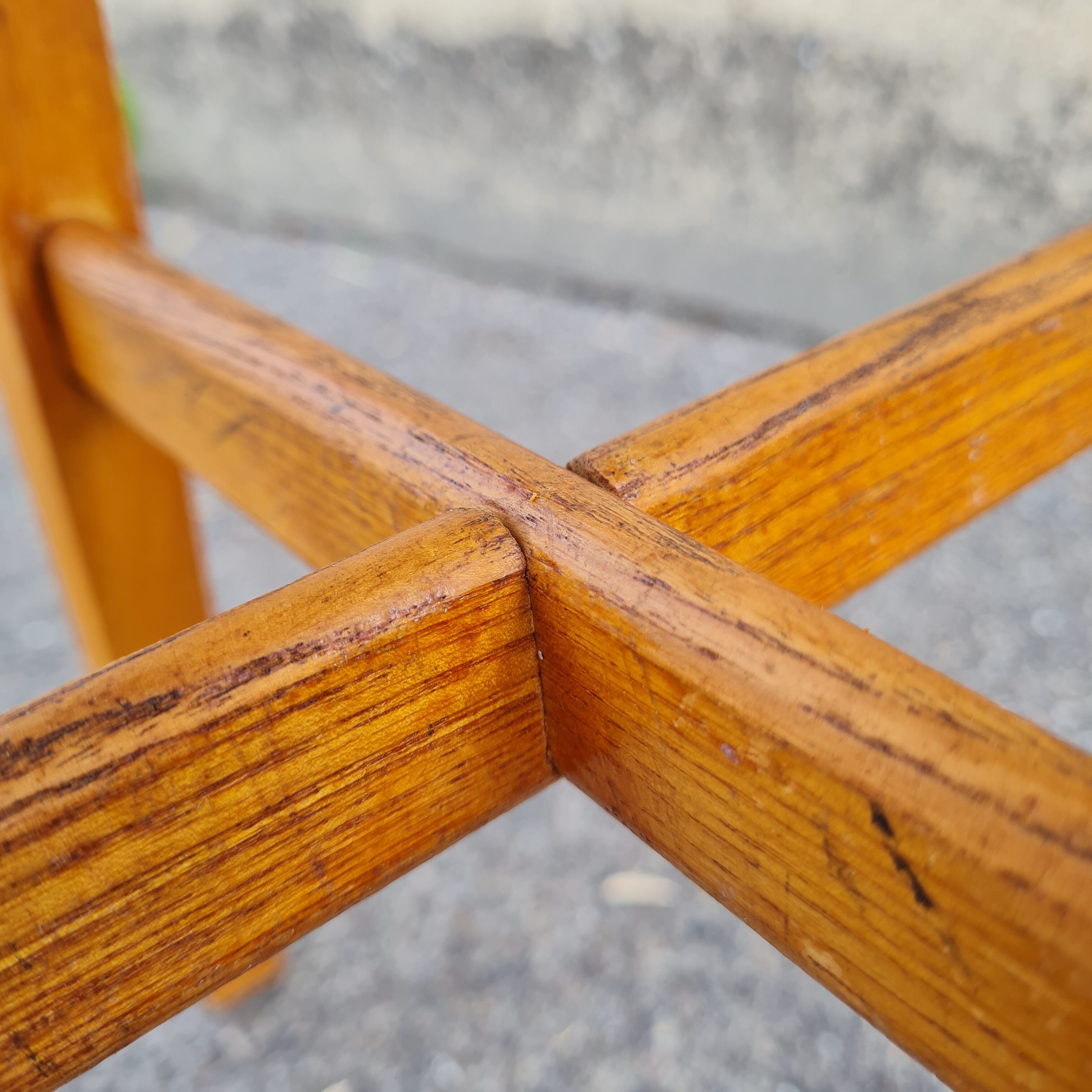 Tabouret pieds compas