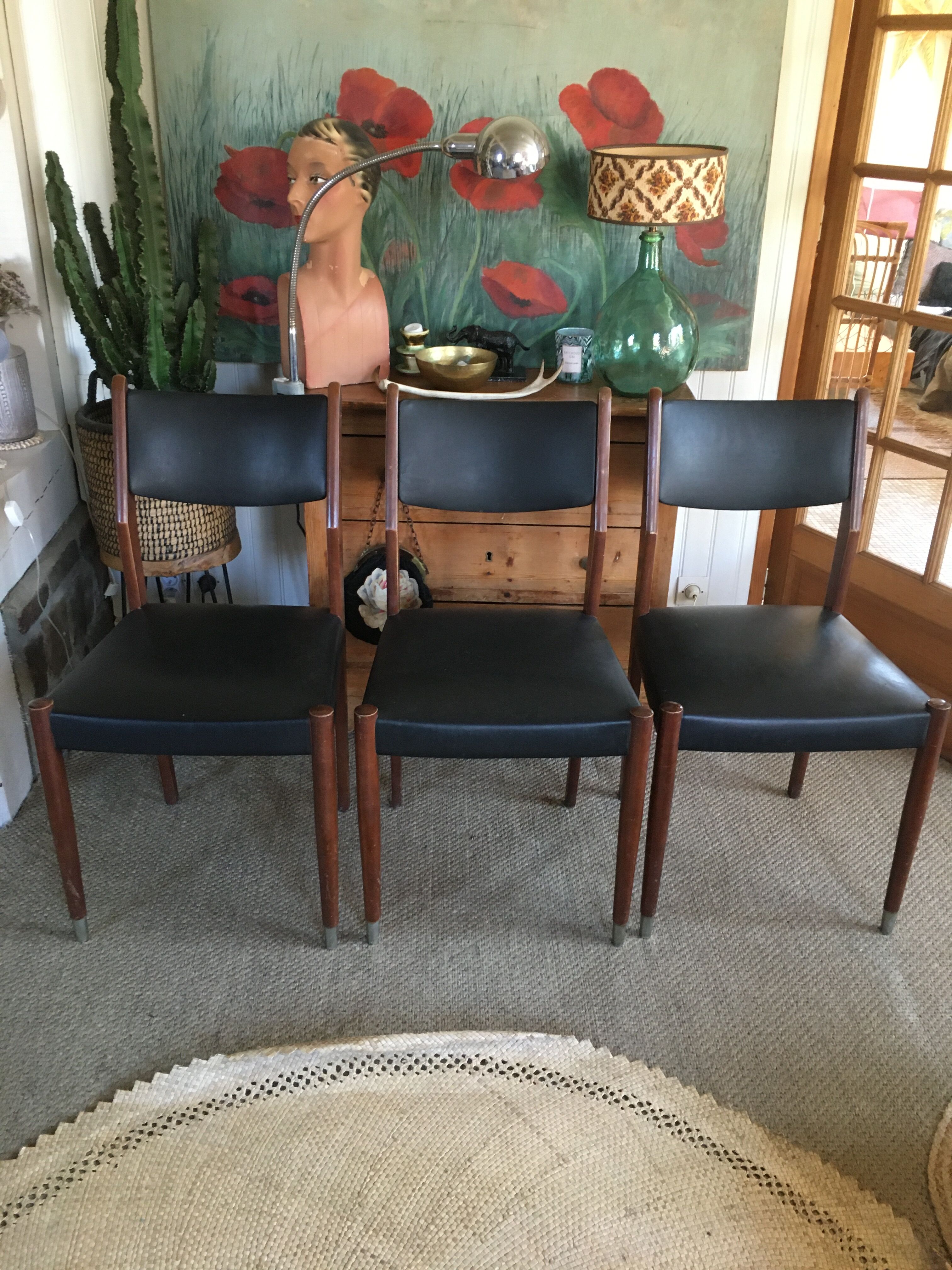 Series of 3 chairs