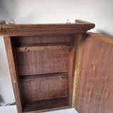 Ancienne boite à clés - Cléfier en bois à porte dorée fleurs peintes