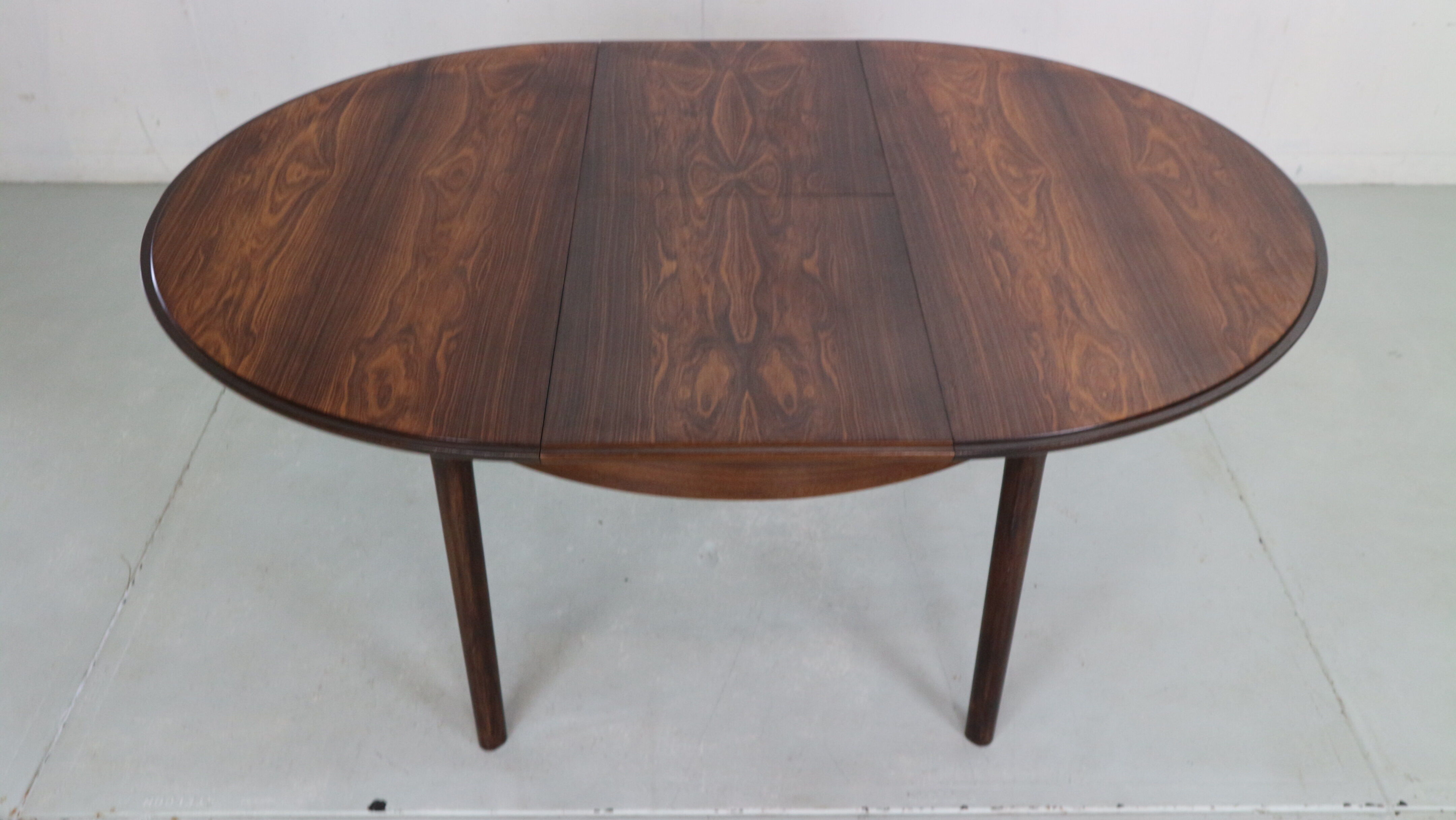 Scandinavian Modern Extendable Oval/Round Dinning Table, 1960, Denmark