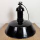 Lampe suspendue Bauhaus en émail noir industriel, années 1930