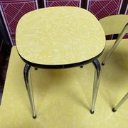 Ensemble formica jaune Roger Breton pour Tublac, table, 6 chaises, 2 tabourets, années 60