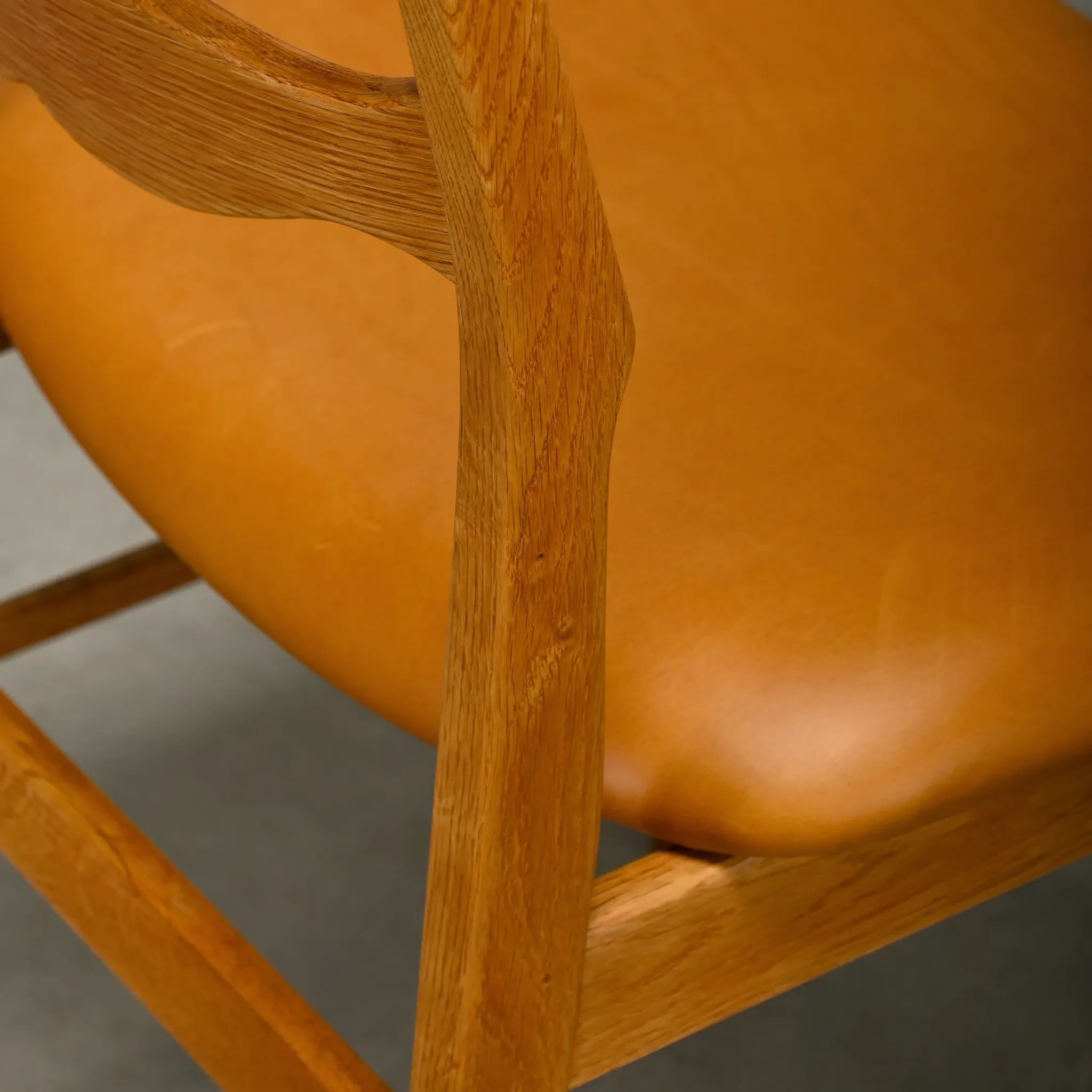 Chaises de salle à manger style Razorblade par Henning Kjærnulf en chêne et cuir, Danemark