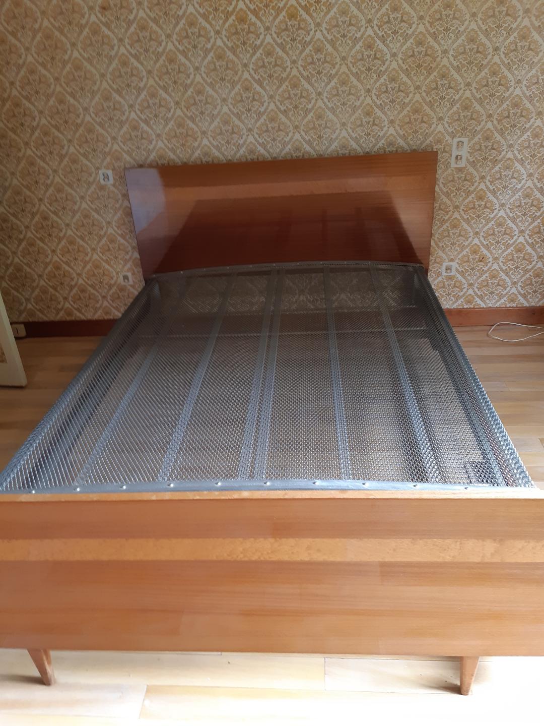 Vintage bed