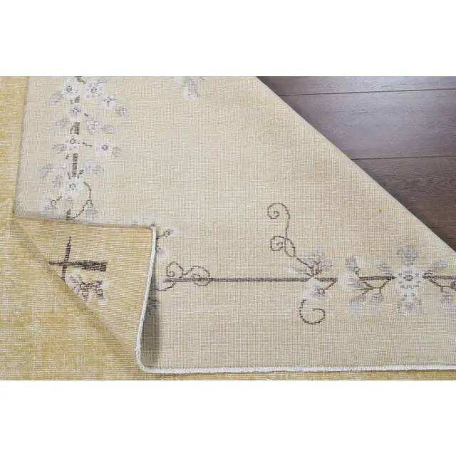 1970s Turkish yellow hand-knotted area rug 210x305