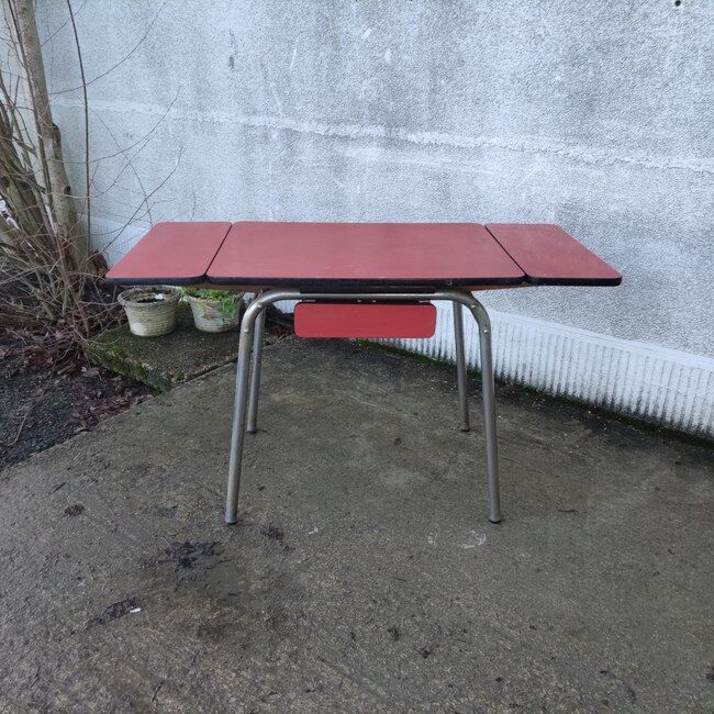 Formica table with extensions