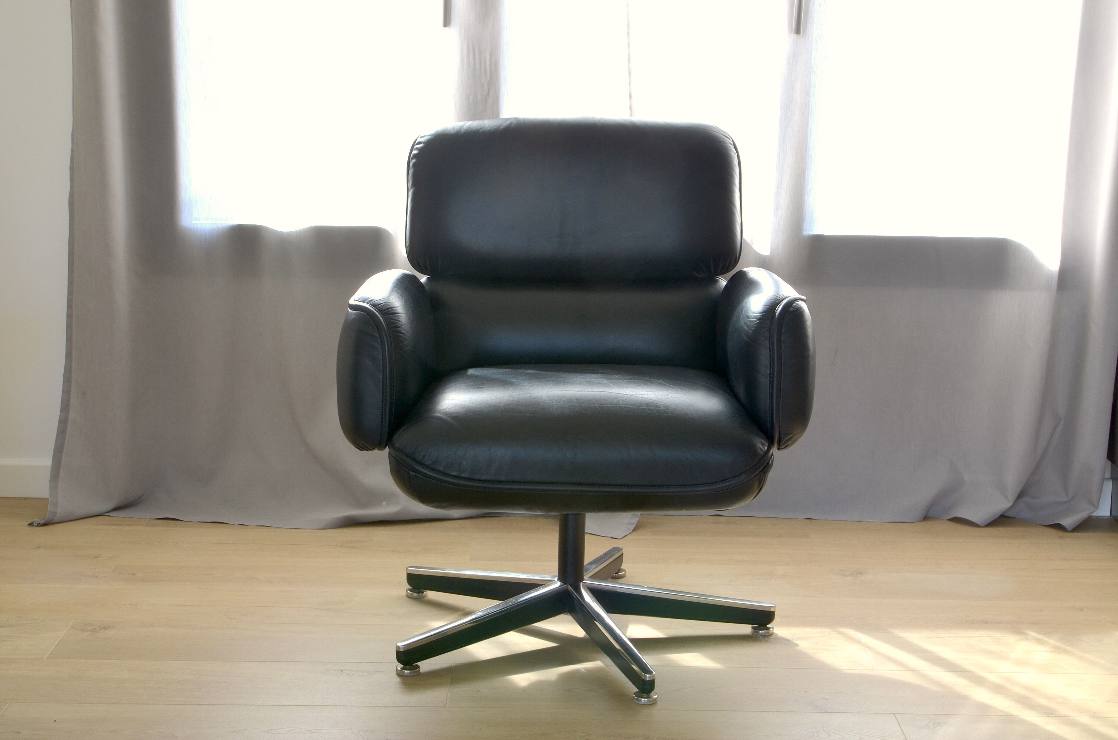 Beautiful Armchair of Otto Zapf for KNOLL black leather
