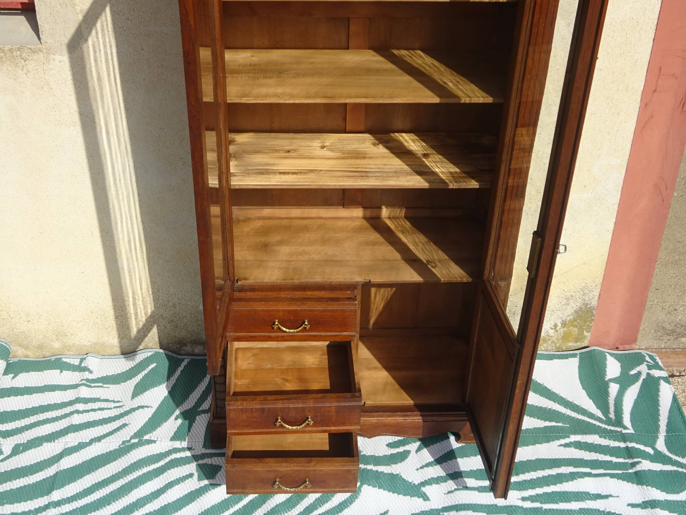Small display case in oak and old glass