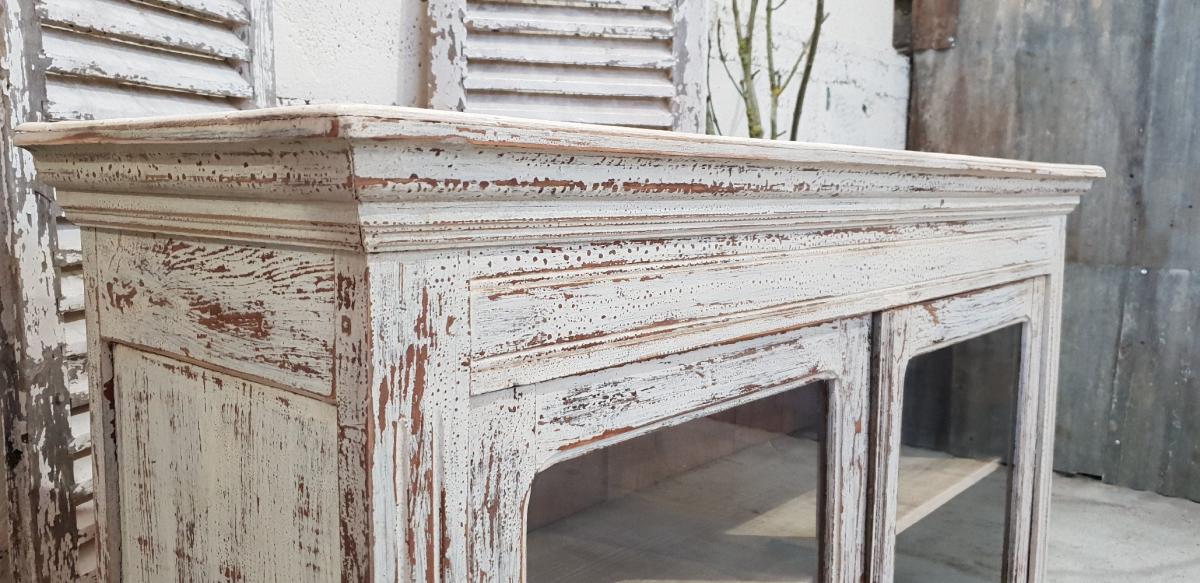 Buffe- vintage showcase