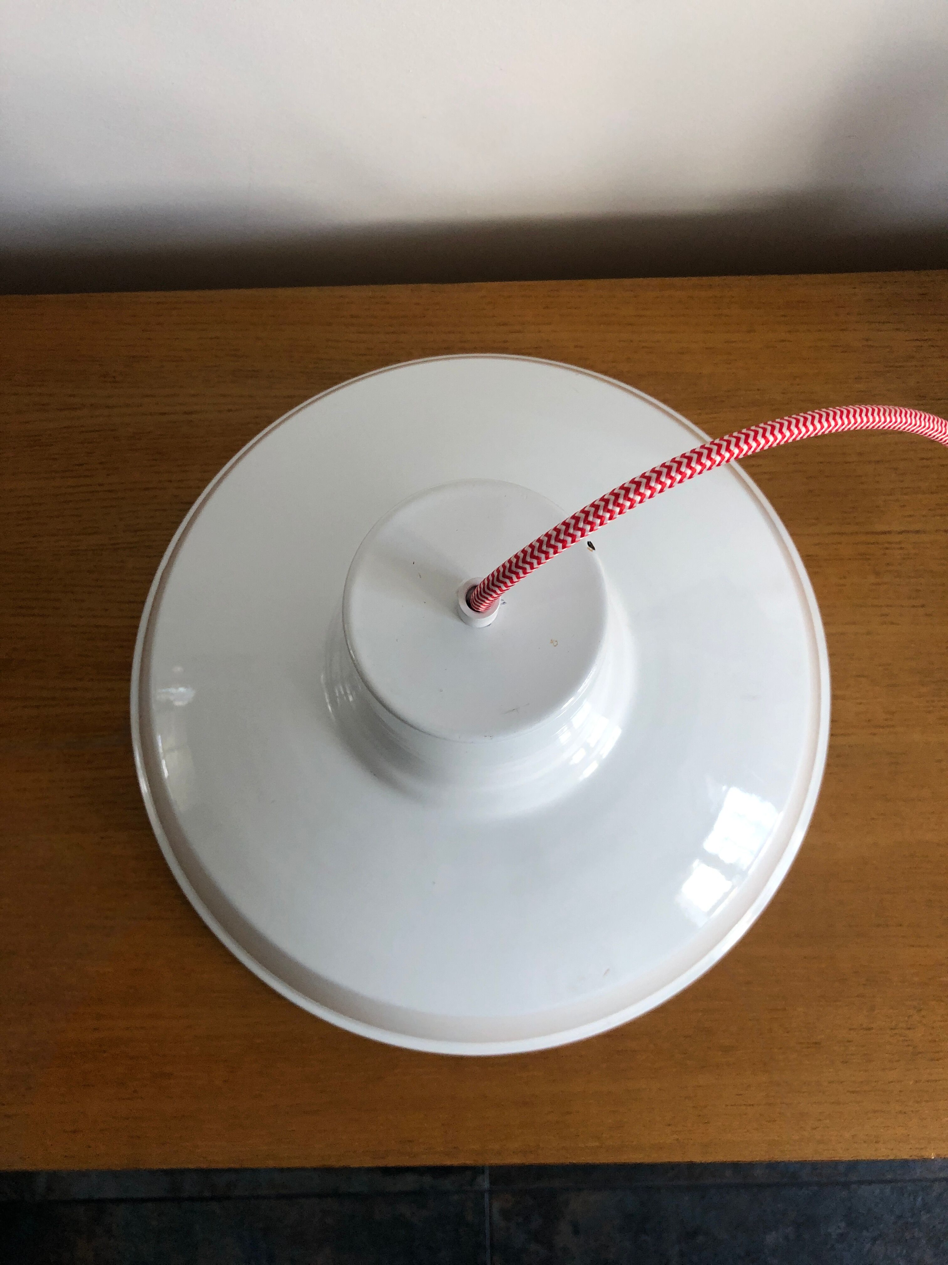 Suspension bowl enamelled white
