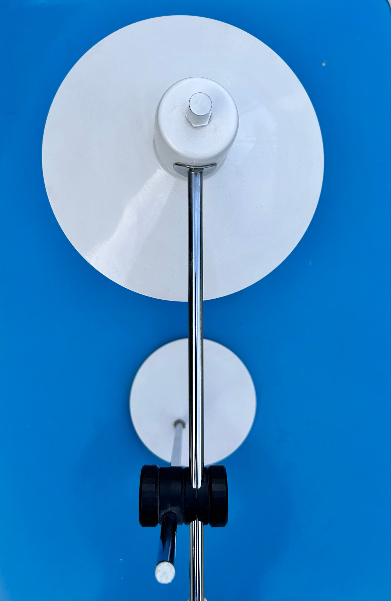 Articulated lamp in white colour.