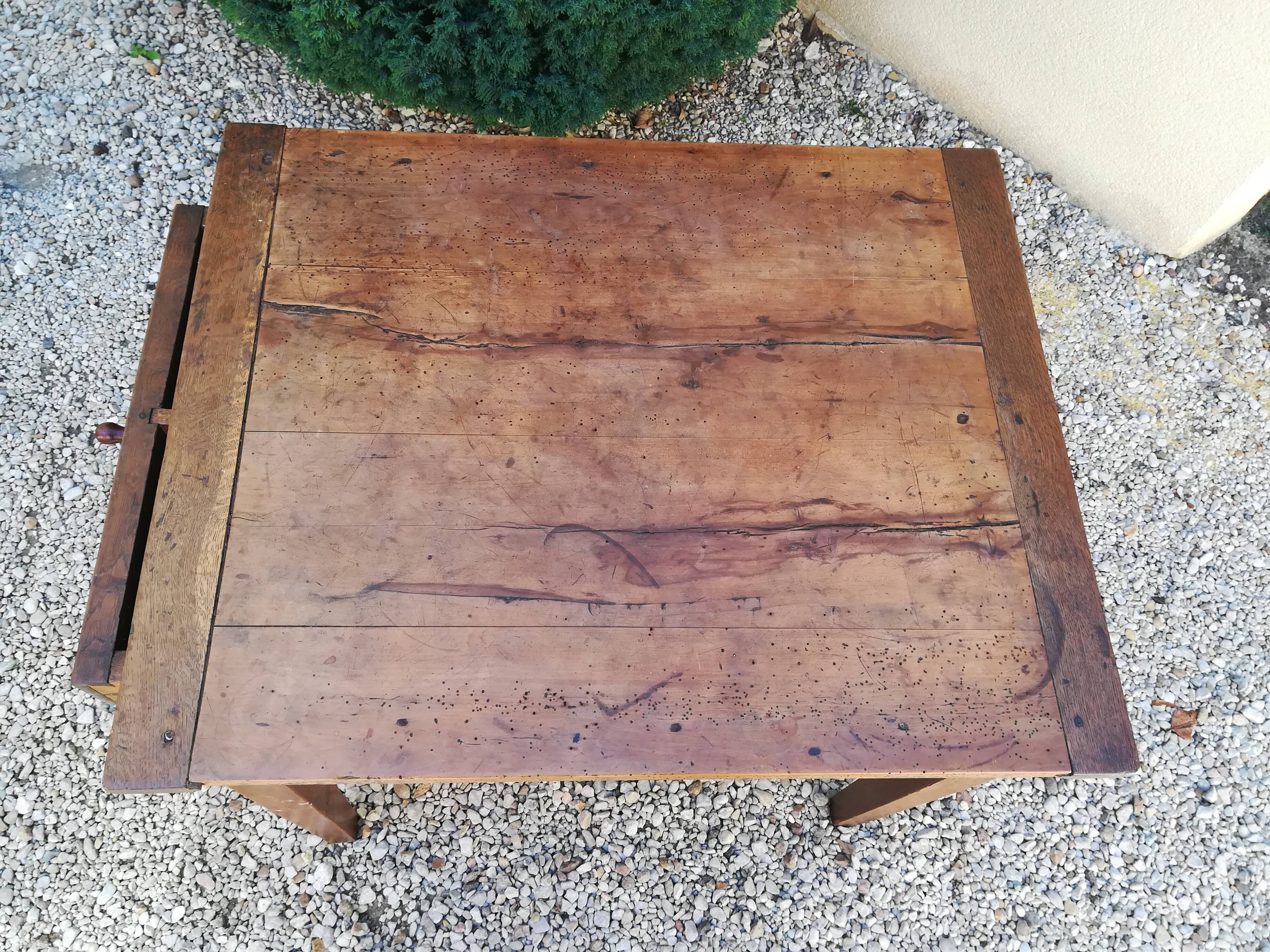 Table in oak and mahogany