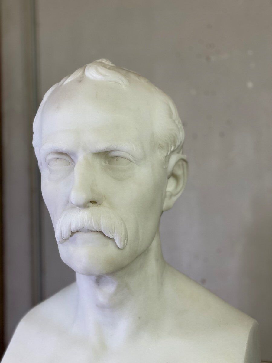 Male bust in Carrara marble, 19th century