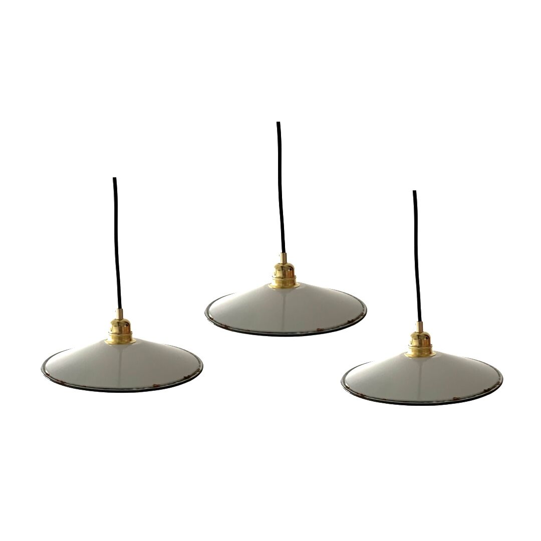 Set of three new electrified white enamelled sheet suspensions