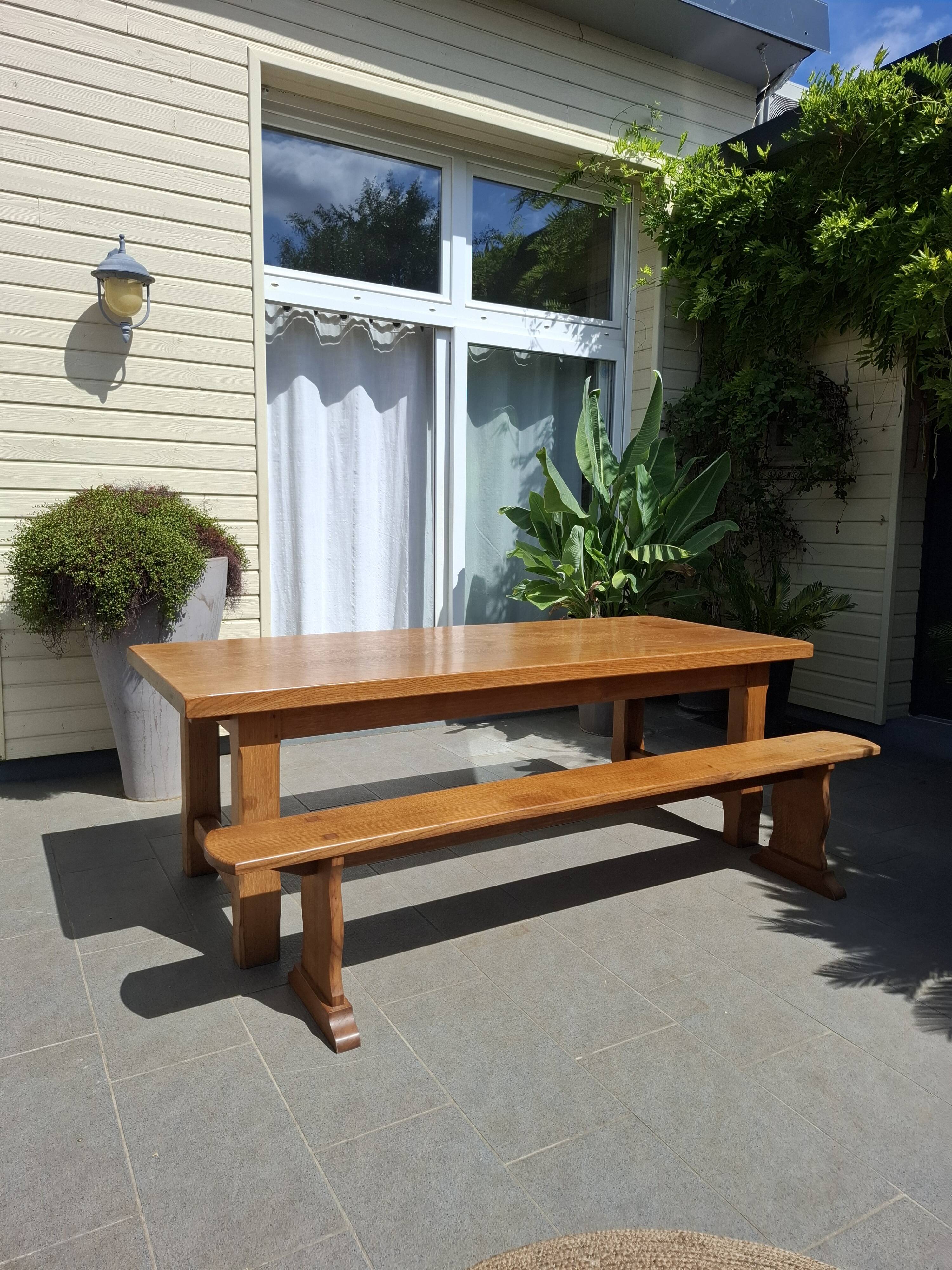 Grande table de ferme avec son banc