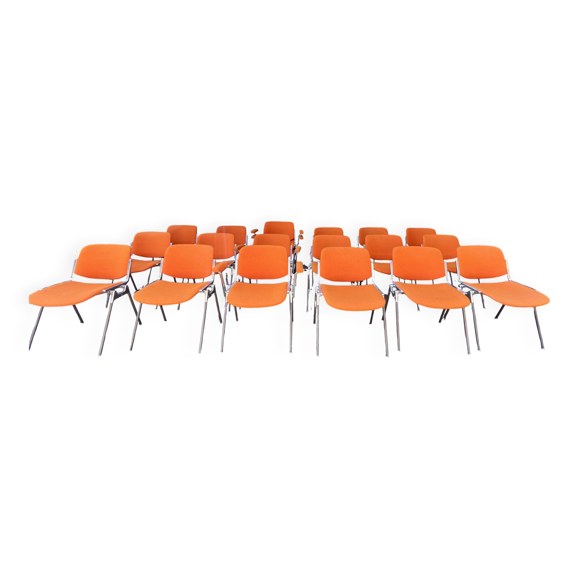 Sérié 39 chaises 4 fauteuils DSC 106 en tissu orange par Giancarlo Piretti pour Castelli