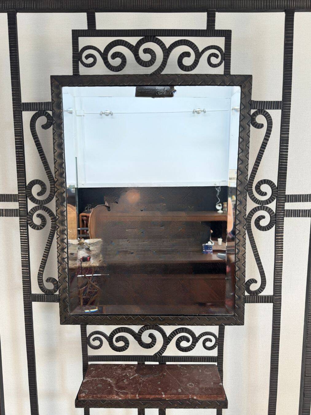 Entrance hall with hammered wrought iron in Art Deco style, in the manner of Edgar Brandt.