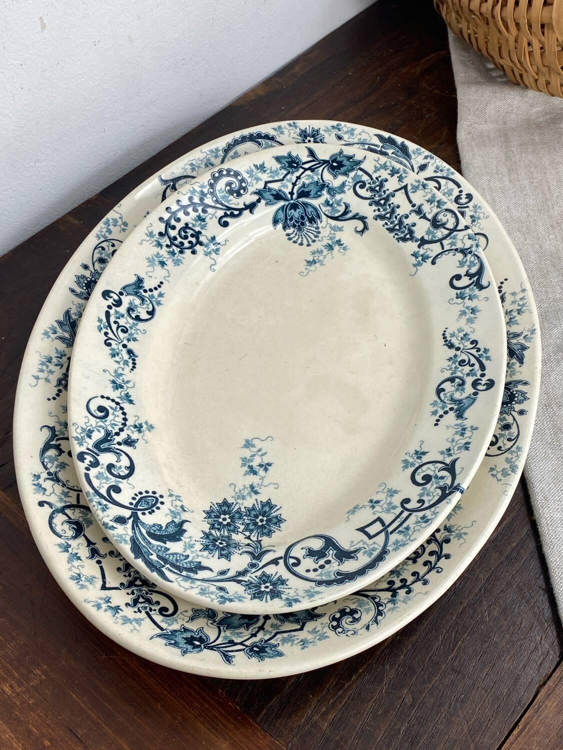 Service plates, iron earth, Sévigné, HB & Cie