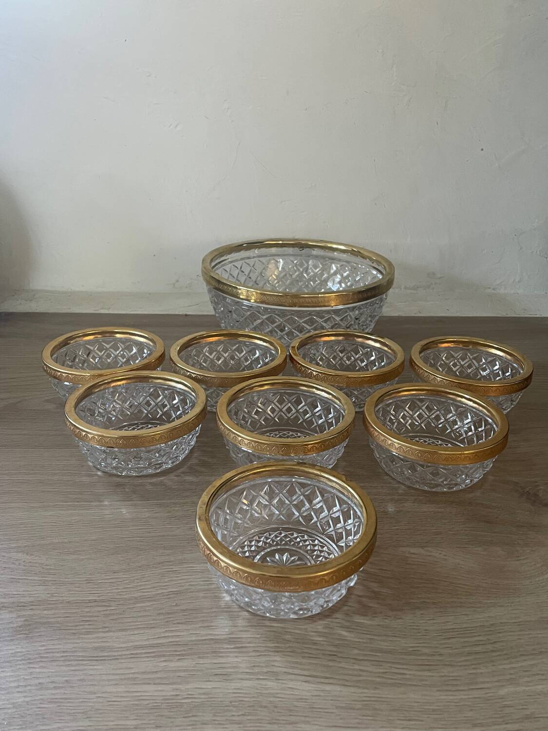 Salad bowl and cups in cut glass and brass