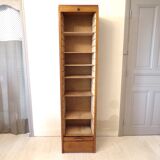 Vertical binder with curtain