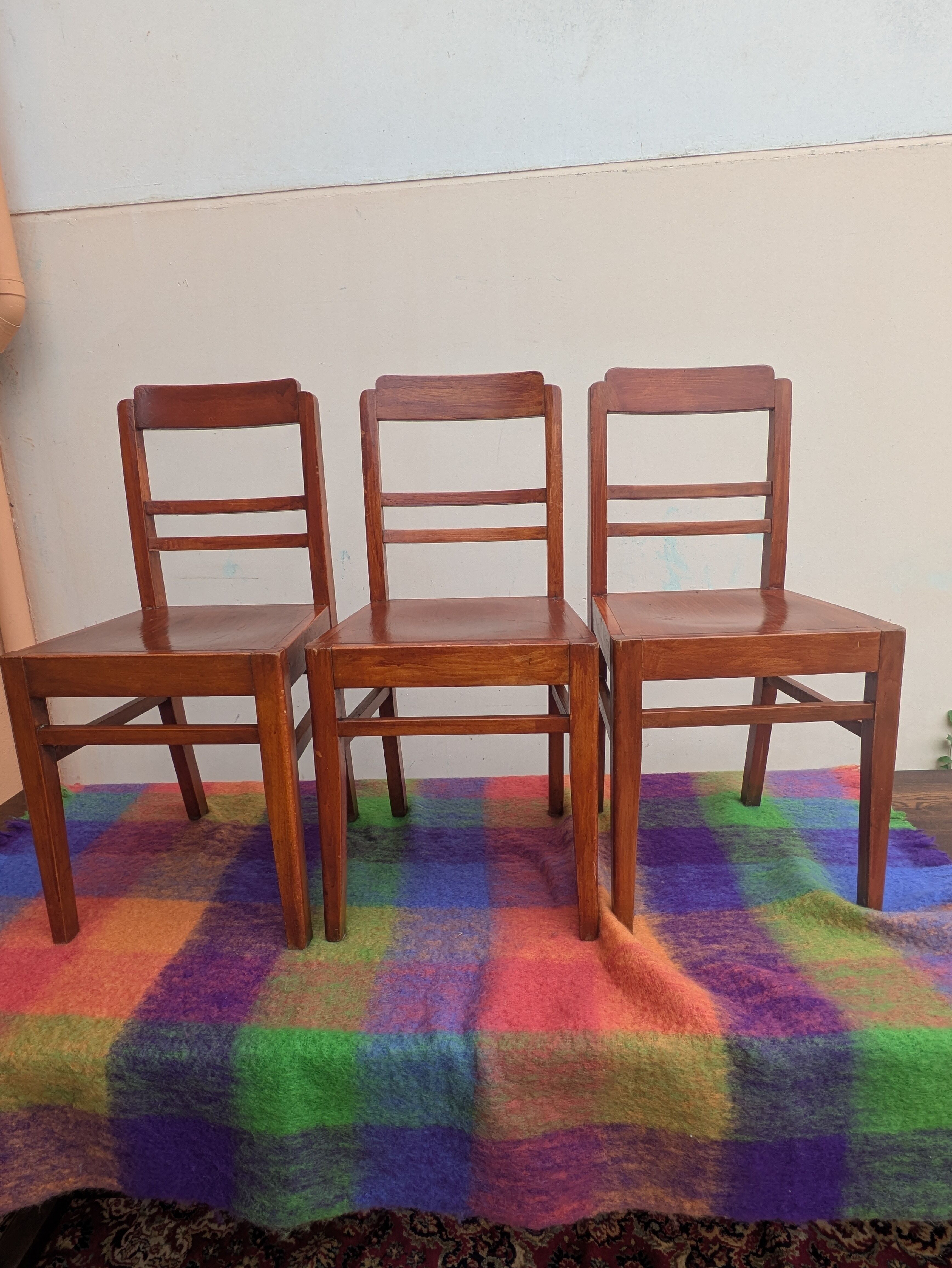 Lot de 3 chaises anciennes estampillé PTT