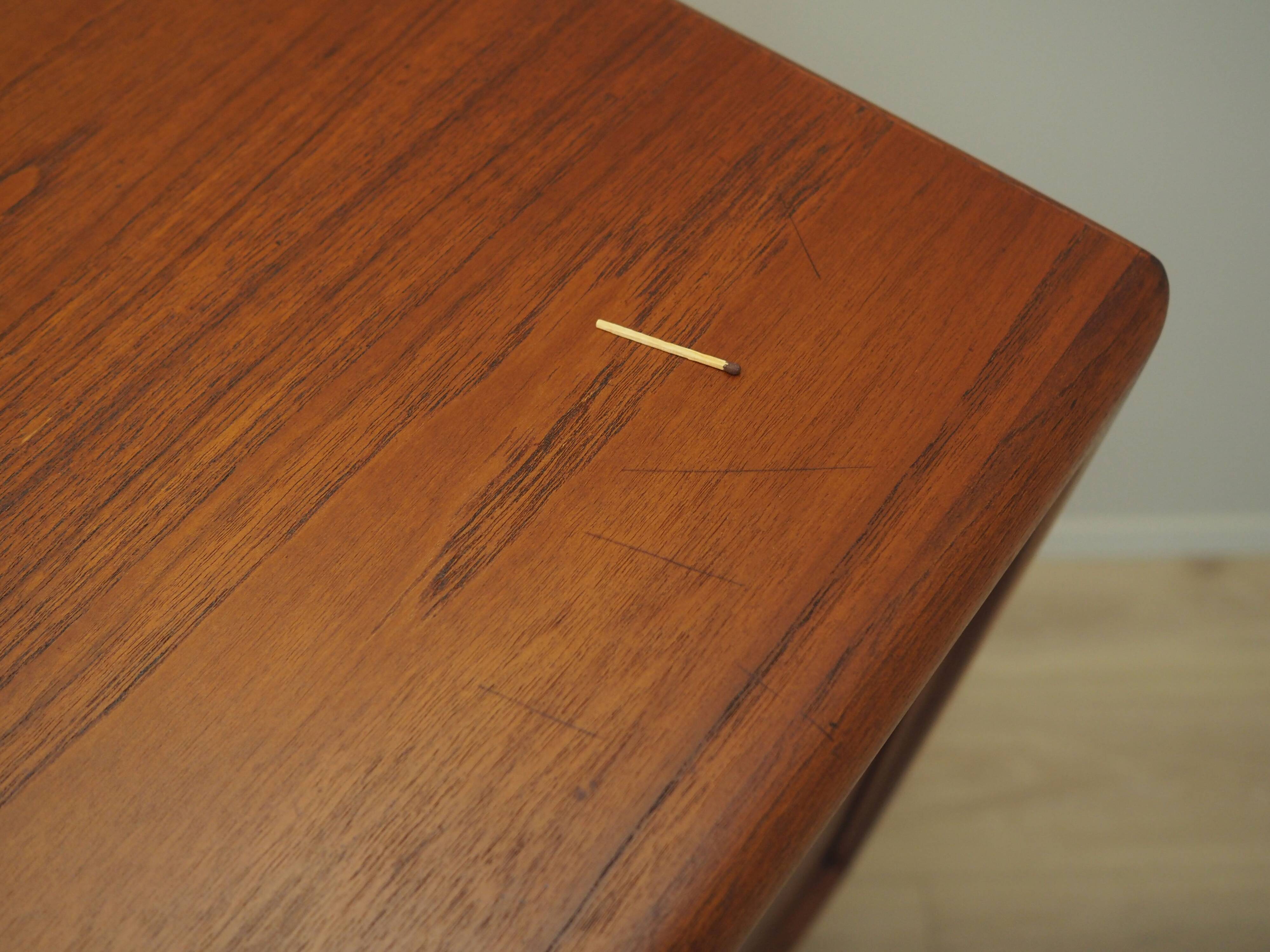 Buffet haut en teck, design danois, années 1960, production : Omann Jun