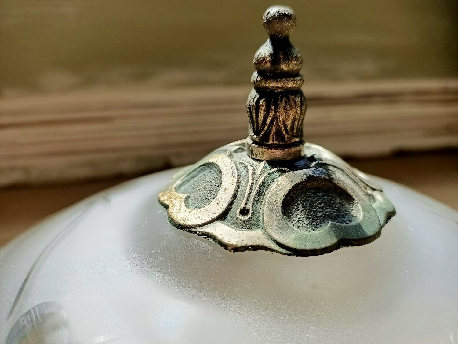 Openwork glass and brass ceiling lamp