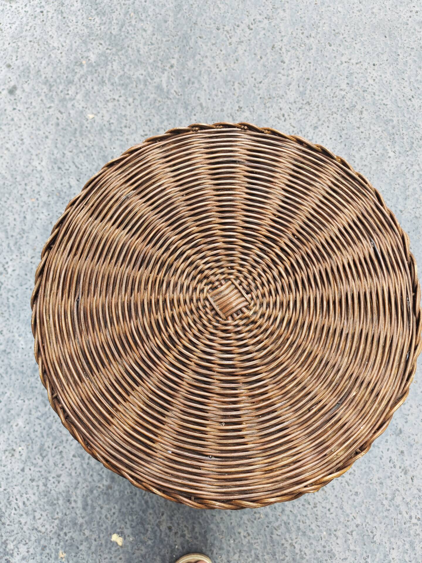 Table d'appoint en rotin 1950 midcentury