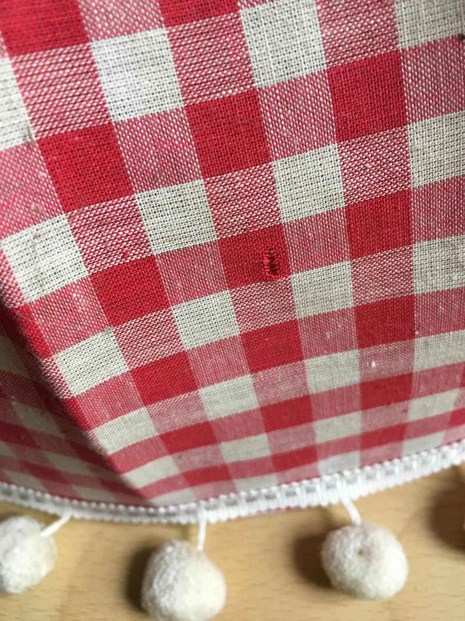 Lampshade in red gingham fabric and white pompoms
