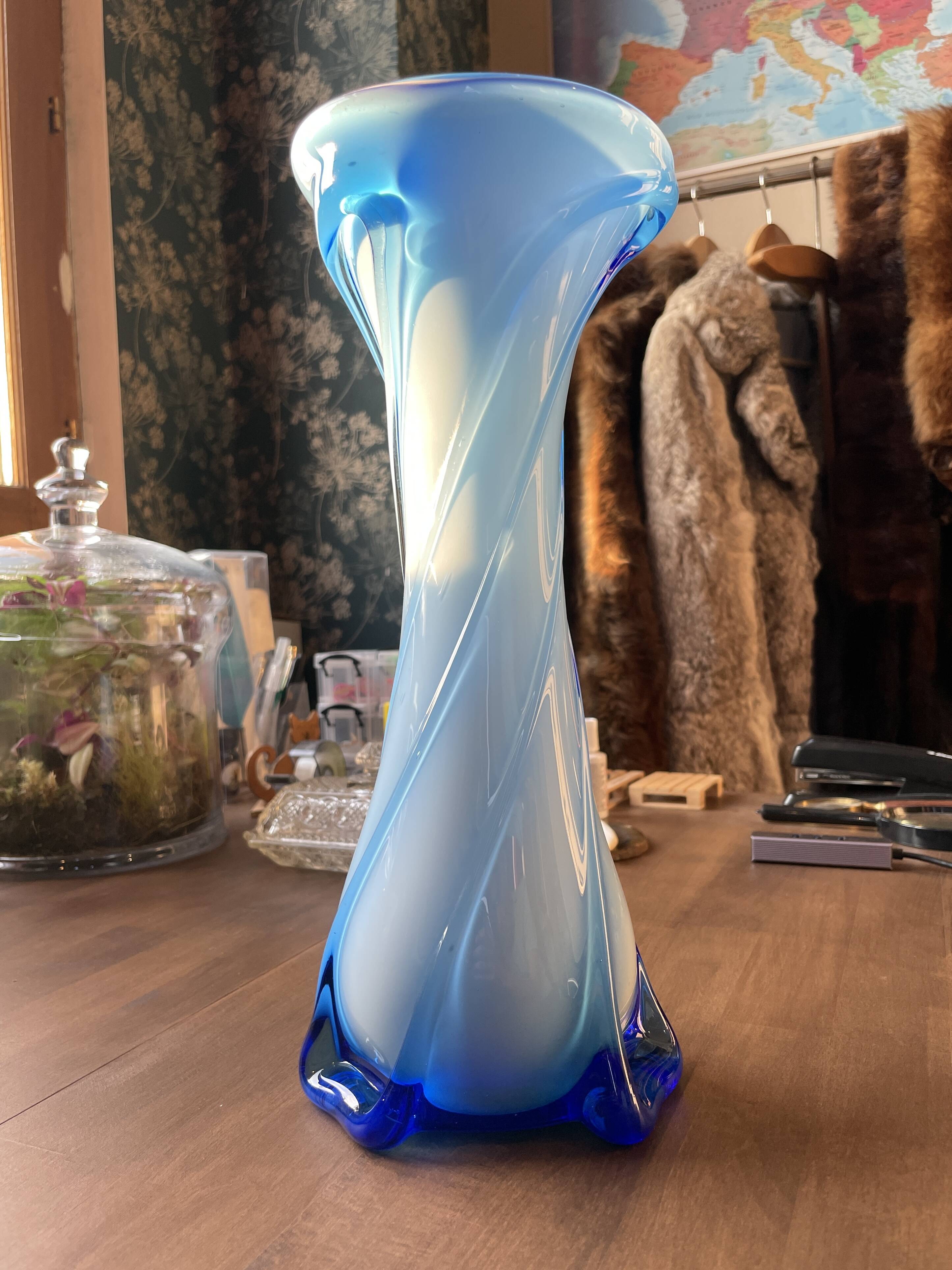 Large twisted blue vase made of Empoli glass, Tuscany, Florence (1950, Italy)