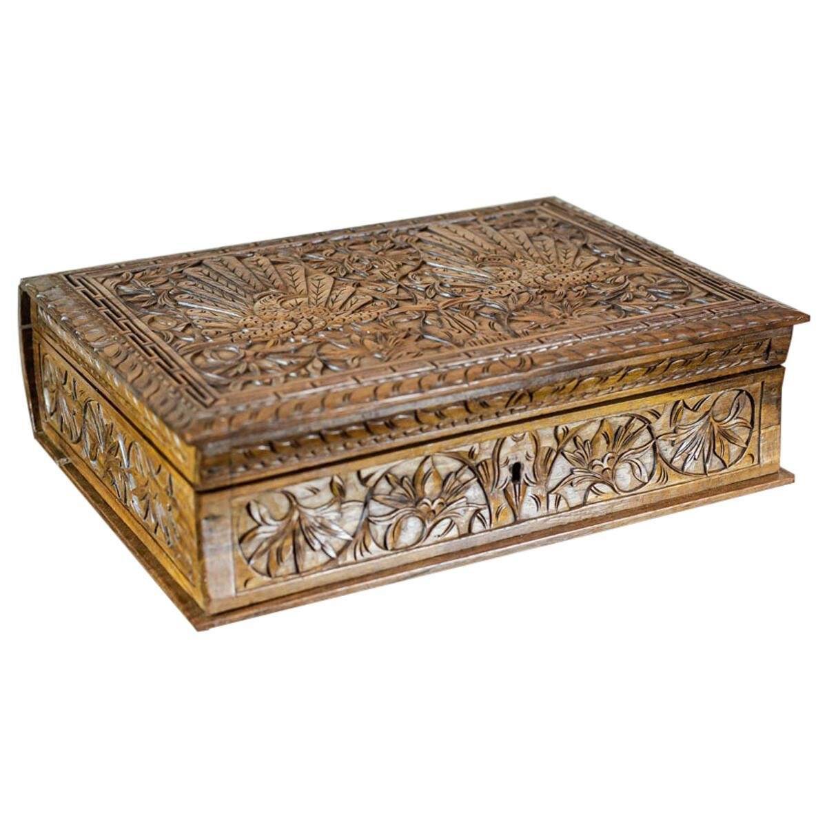 20th Century Carved Indonesian Coffret, 1930s