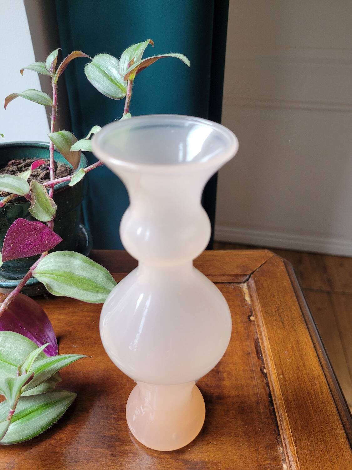 Pink opaline soliflore vase
