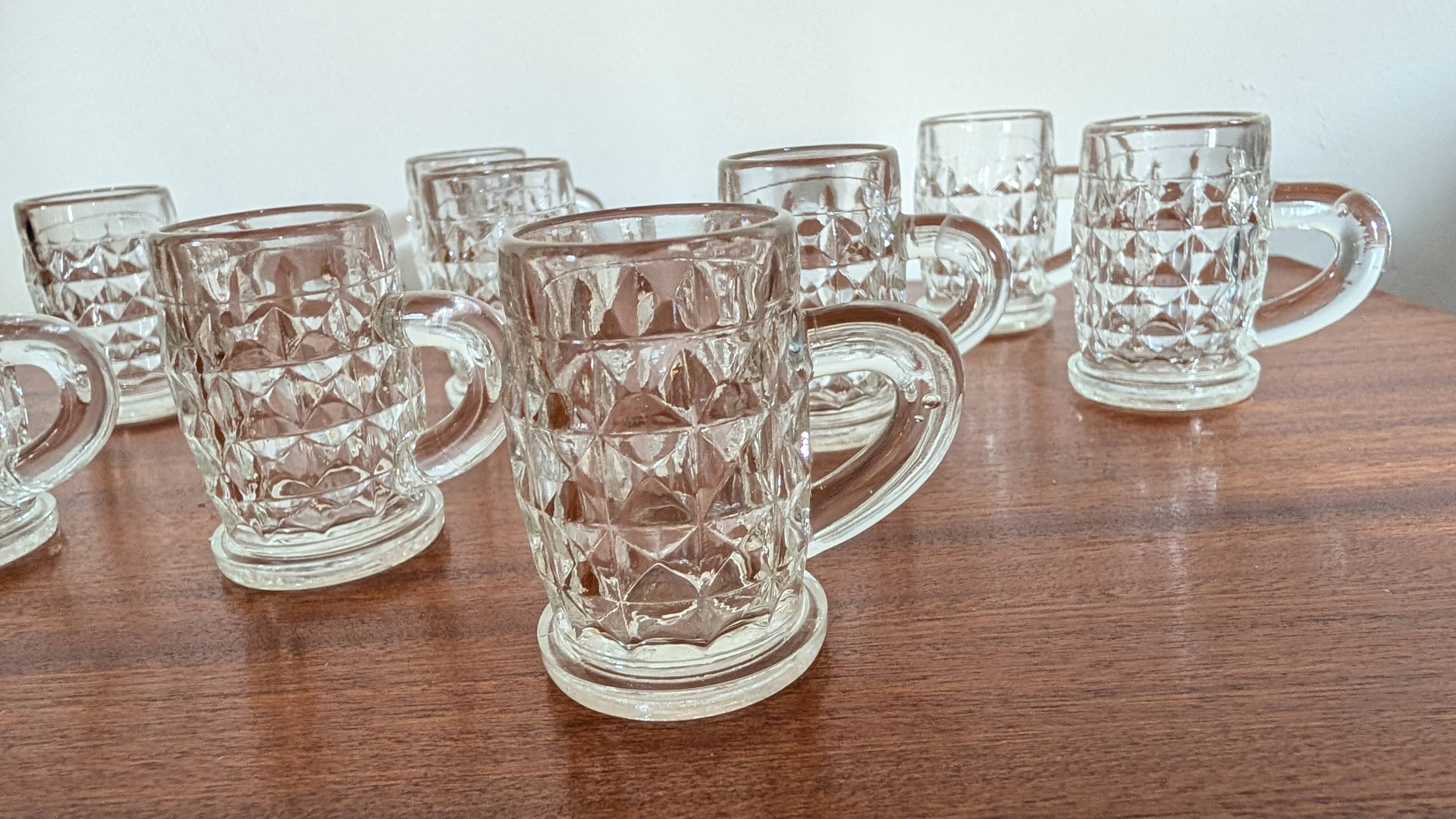 10 verres à liqueur en forme de chope