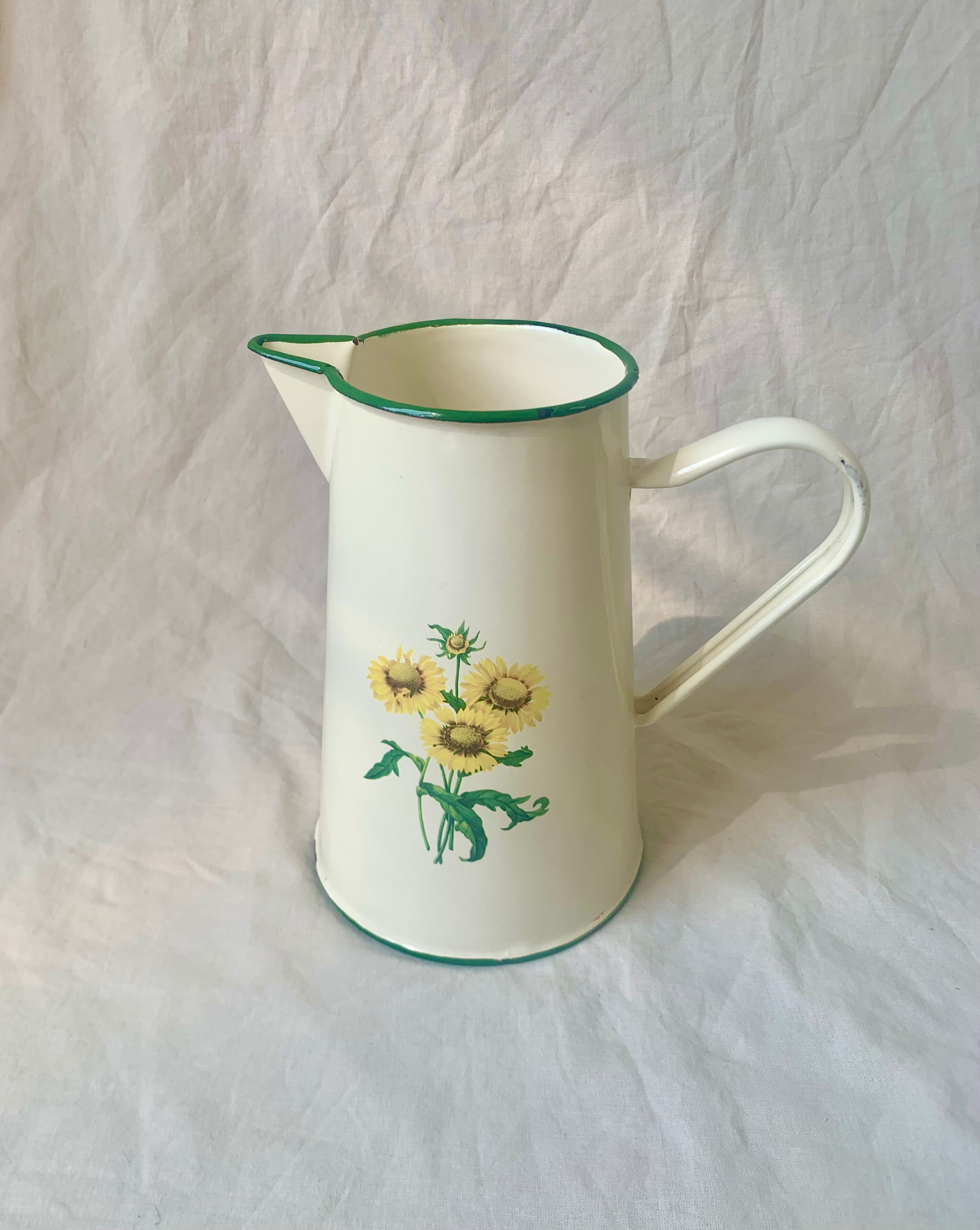 Enamelled sheet metal pitcher