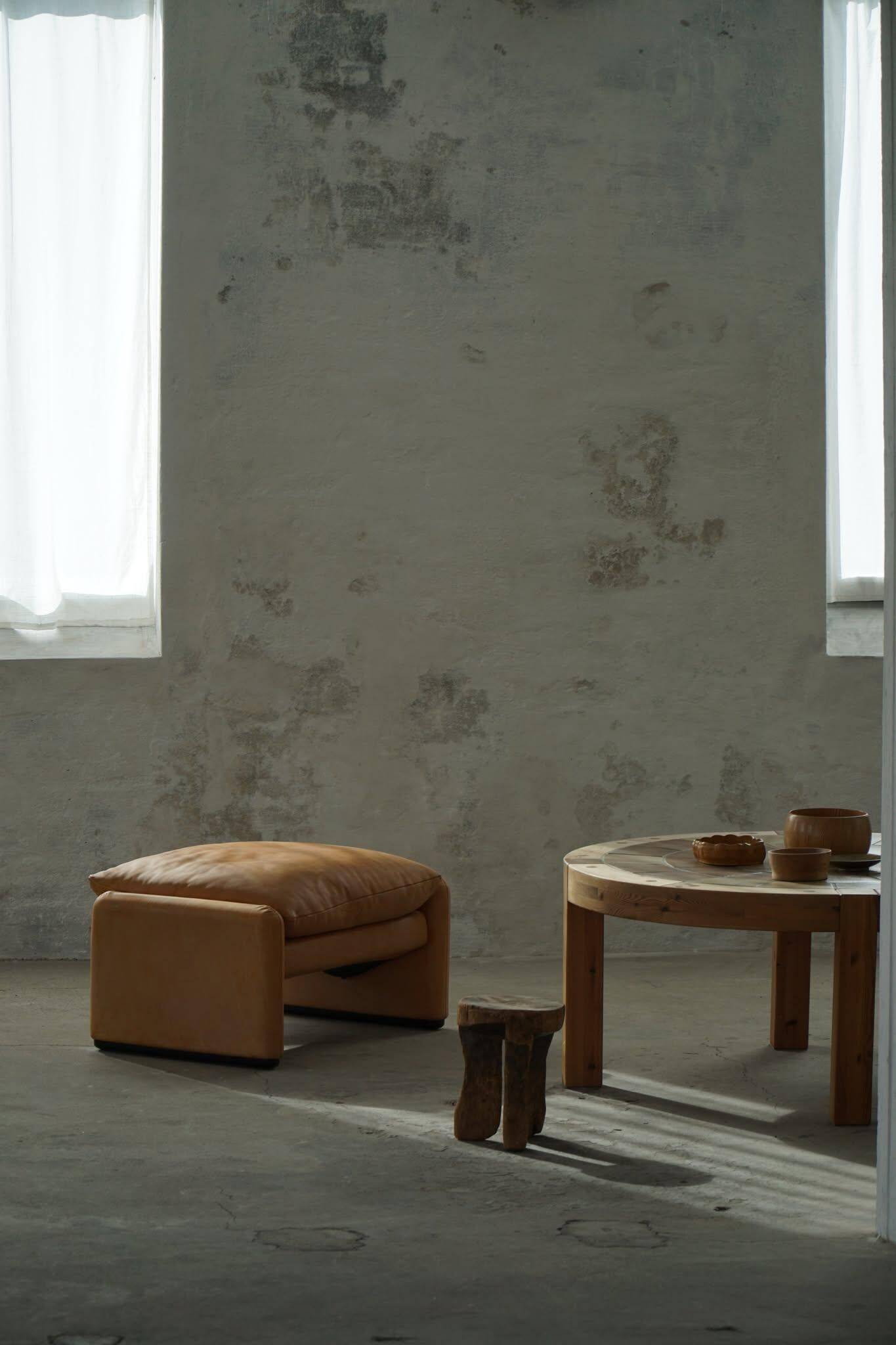 Maralunga ottoman in leather, Vico Magistretti for Cassina, Italian modern, 1973