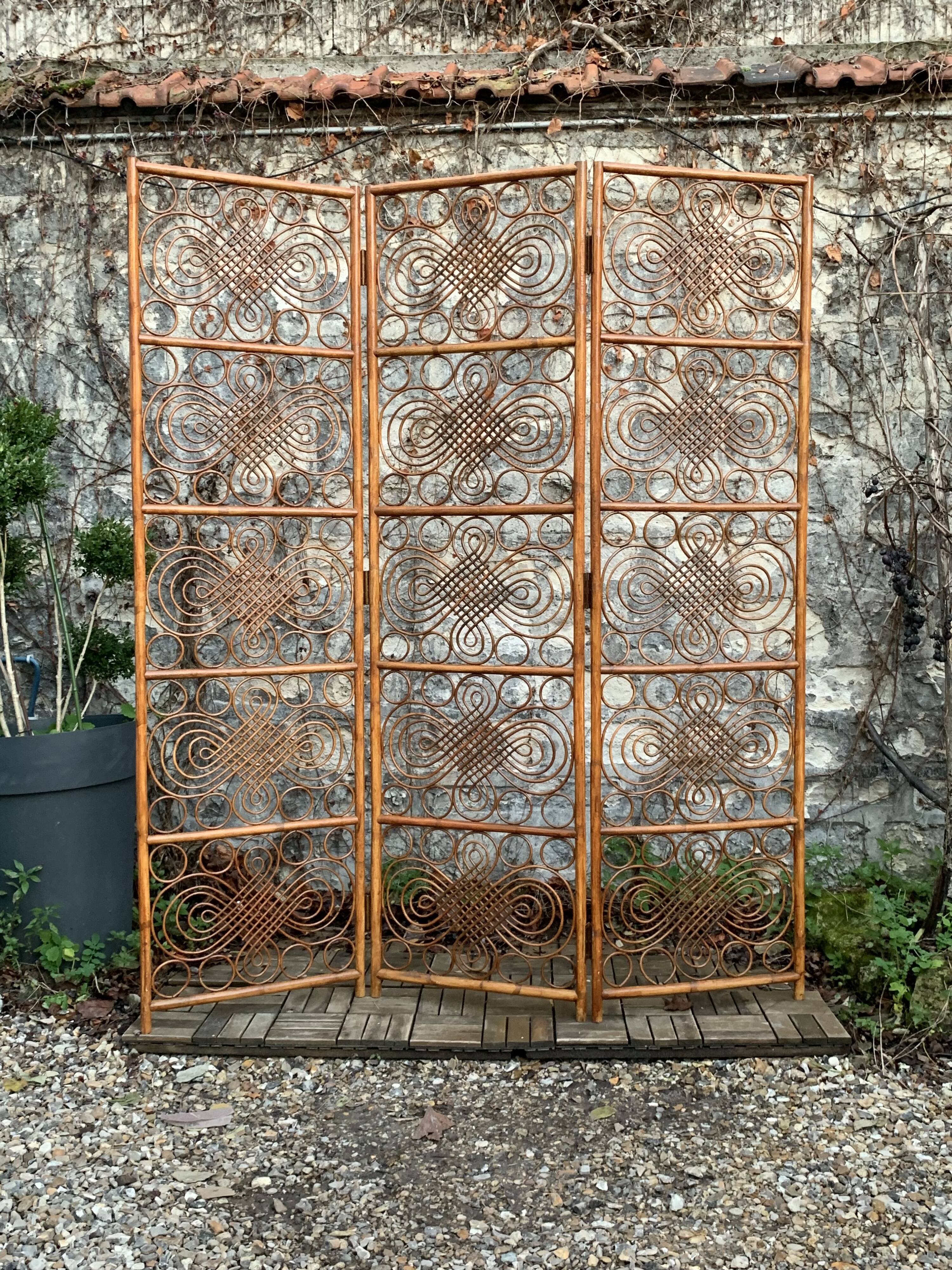 Vintage 1960s Curved Rattan Screen