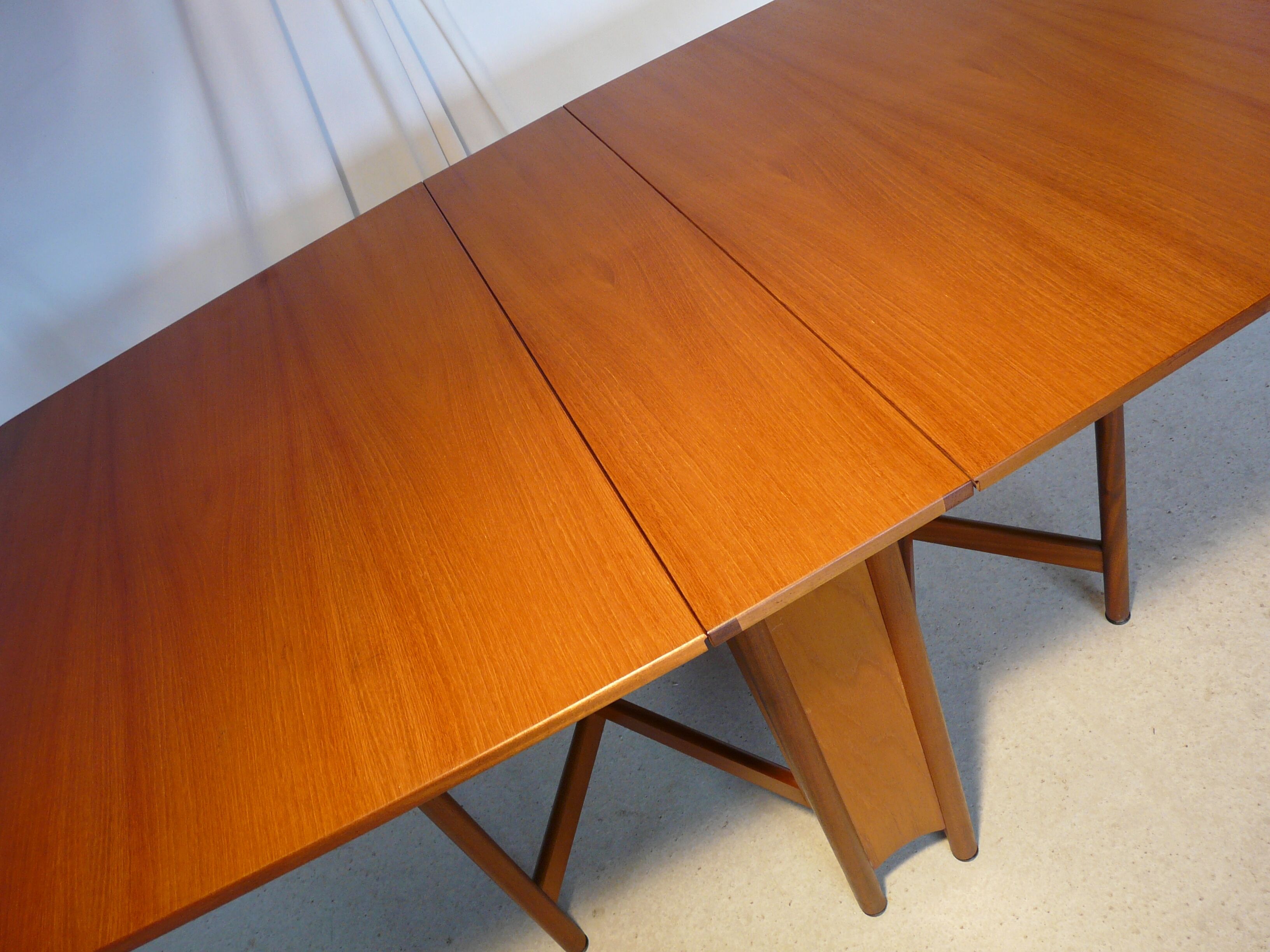 Scandinavian folding table in Mc Intosh teak